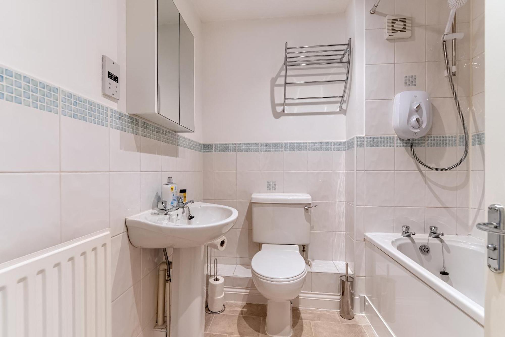 Holiday home Spacious, 3 Bedroom, 3 Bath, Sleeps 7 *