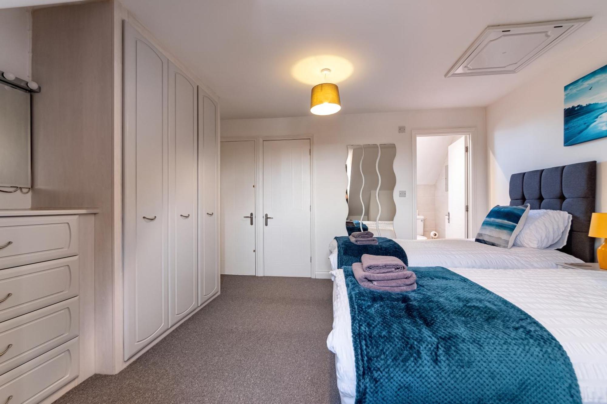 Spacious, 3 Bedroom, 3 Bath, Sleeps 7