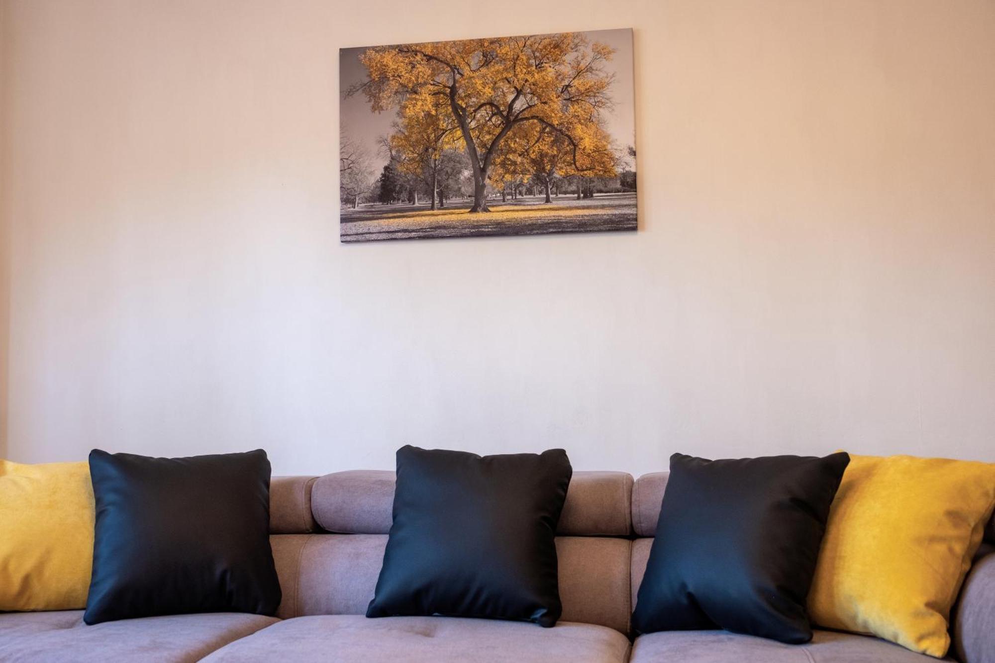 Spacious, 3 Bedroom, 3 Bath, Sleeps 7 Holiday home