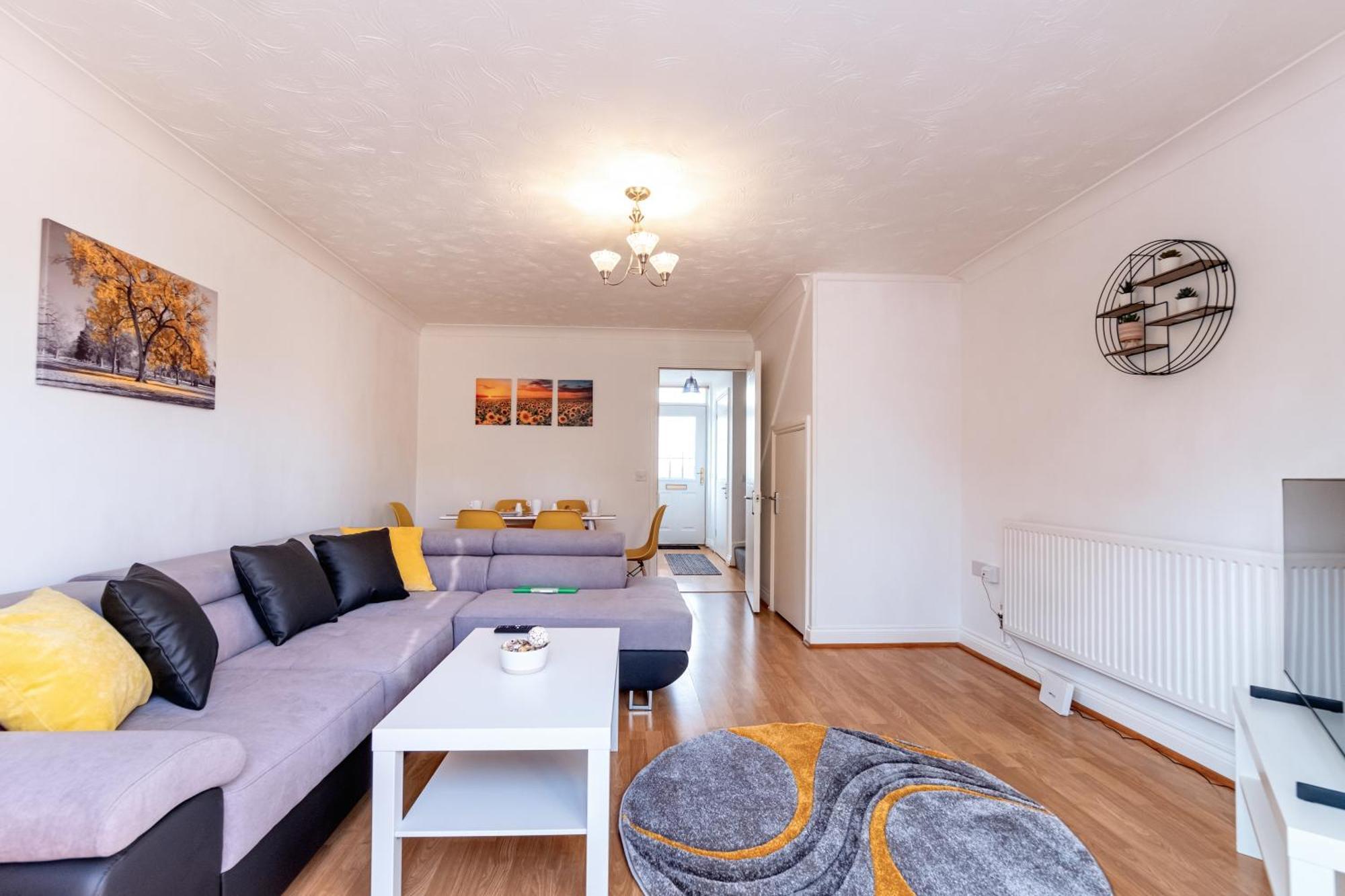 Spacious, 3 Bedroom, 3 Bath, Sleeps 7