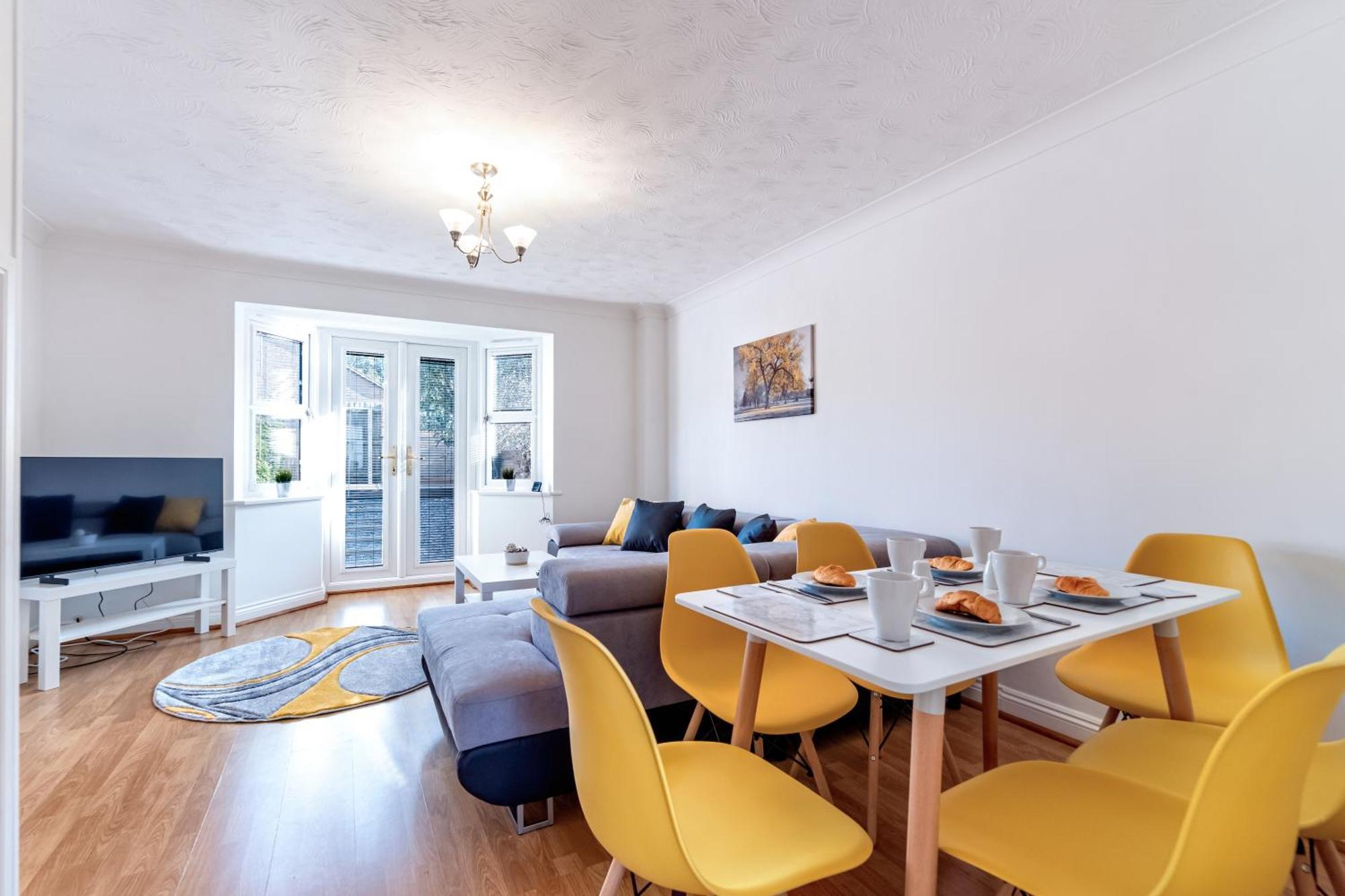 Holiday home Spacious, 3 Bedroom, 3 Bath, Sleeps 7 *