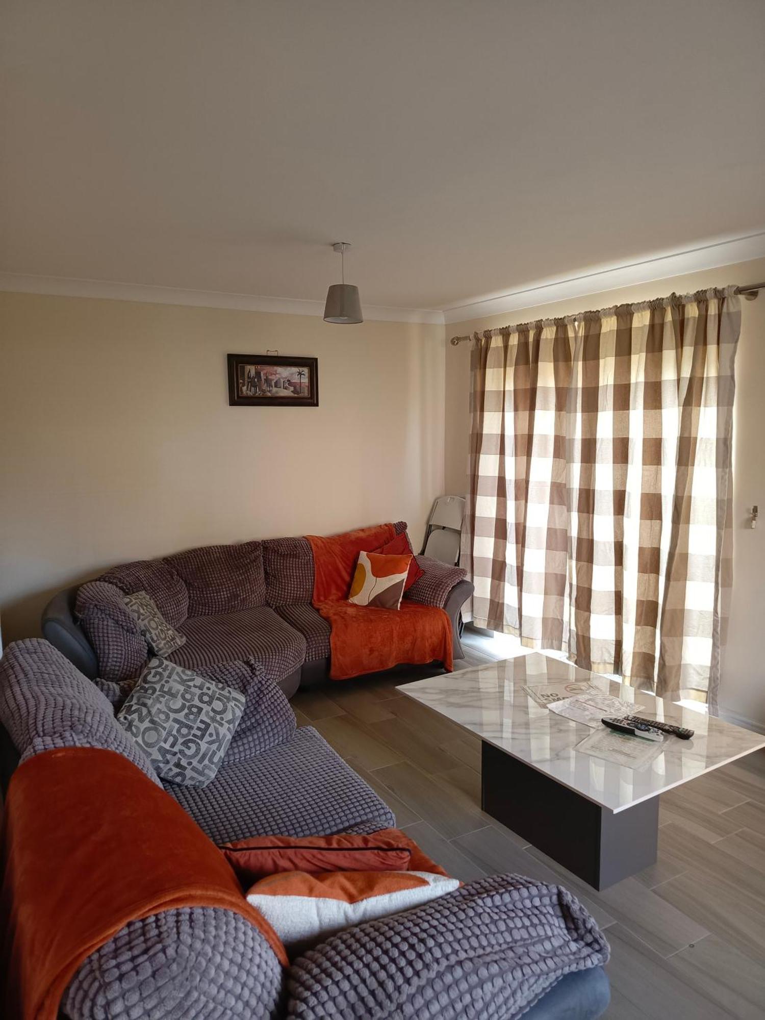 The Iris House Is Close To Centre And Is Ideal For Tourists, Visiting Family Members Or Work Related Activities Including Contractors Peterborough