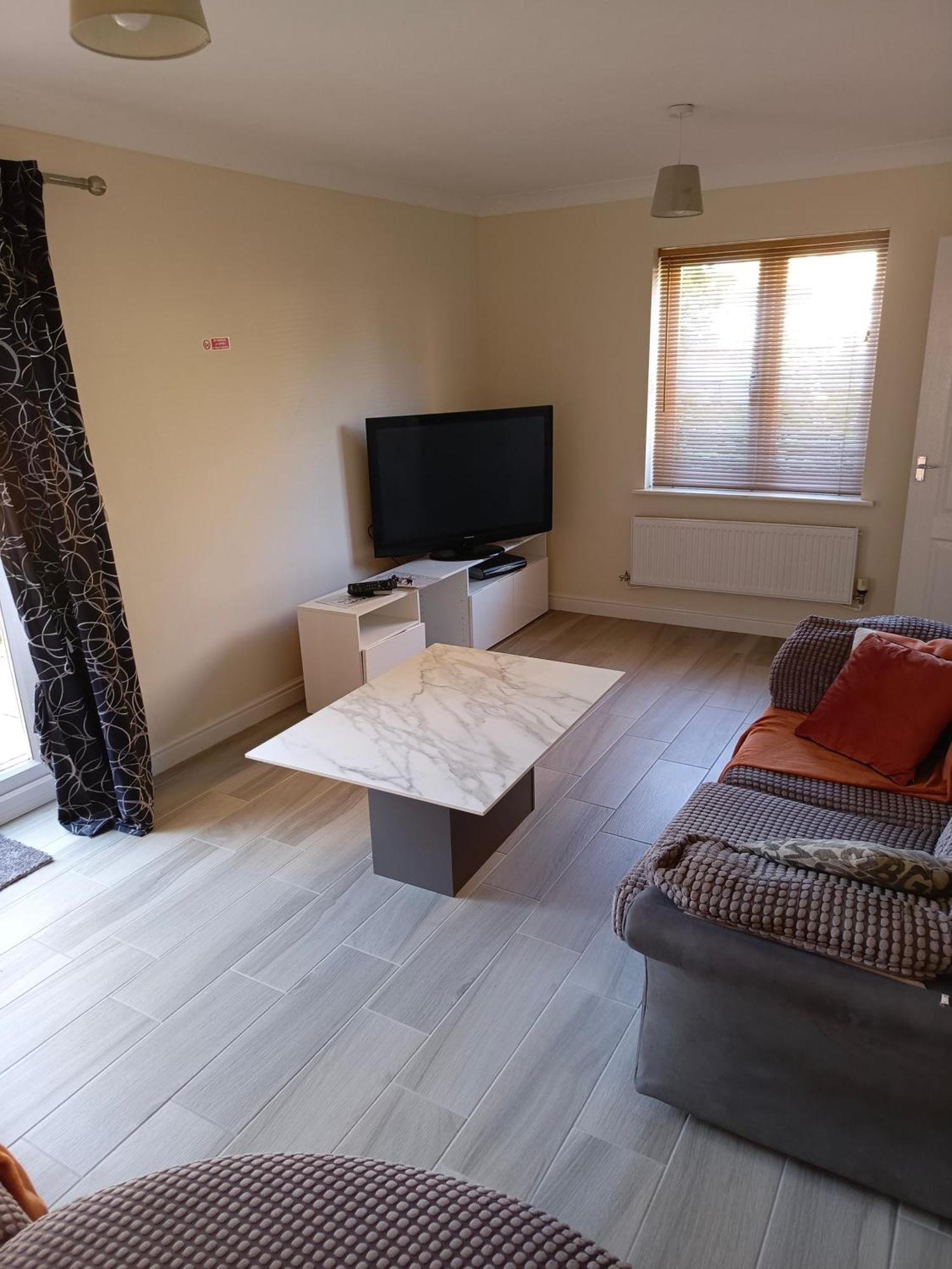Holiday home The Iris House Is Close To Centre And Is Ideal For Tourists, Visiting Family Members Or Work Related Activities Including Contractors *