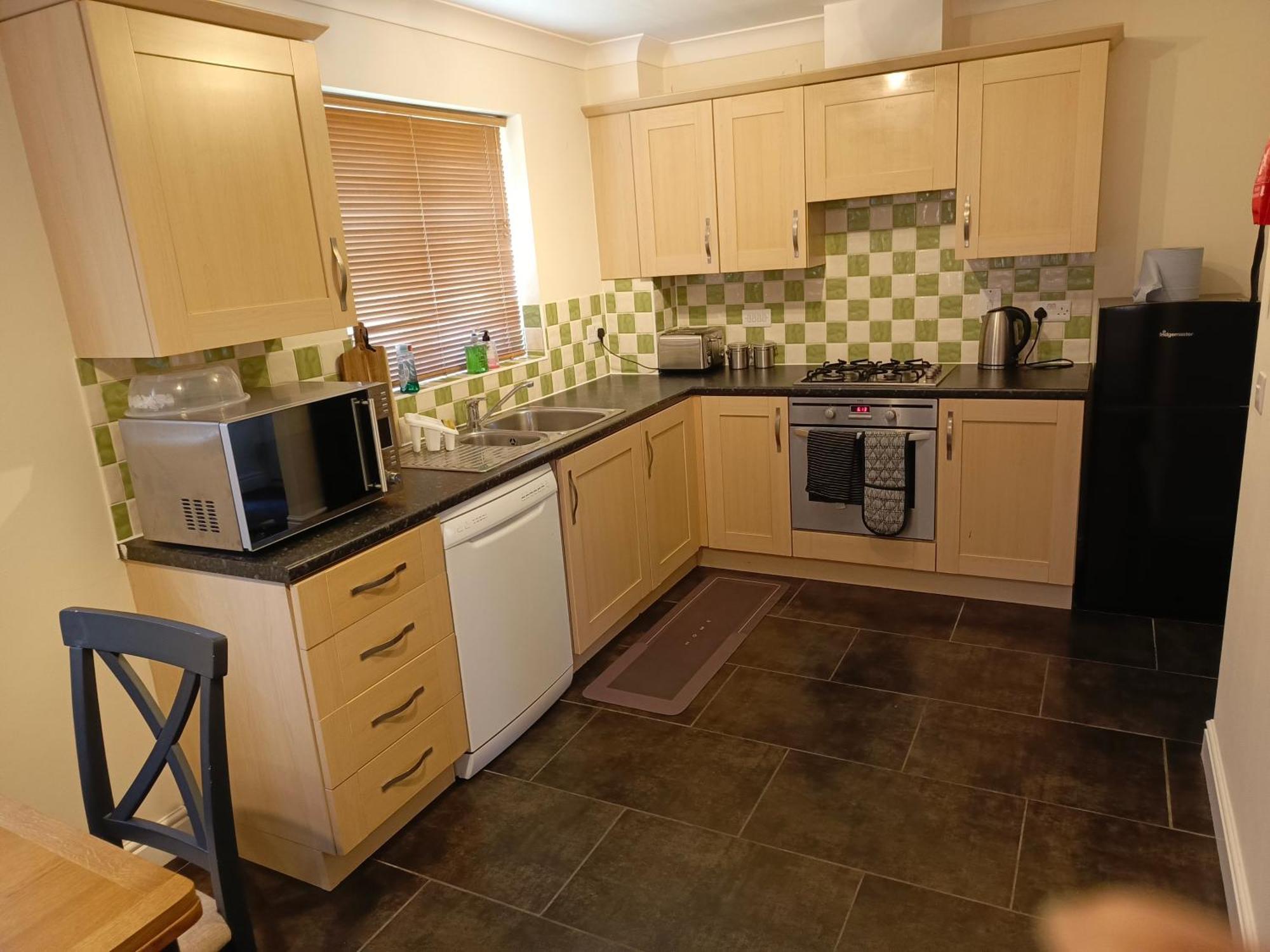 The Iris House Is Close To Centre And Is Ideal For Tourists, Visiting Family Members Or Work Related Activities Including Contractors * Peterborough