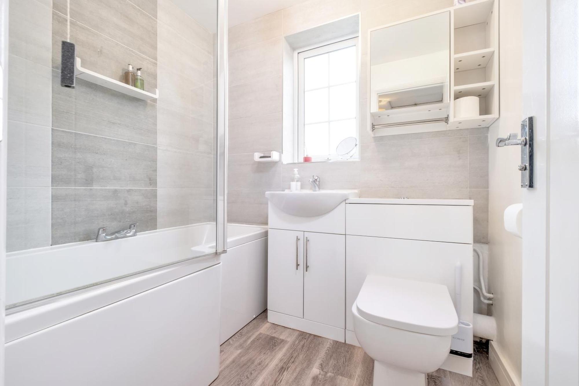 Comfortable & Convenient 3 Bedroom House - Perfect For Contractors And Leisure Guests - Sleeps Up To 5