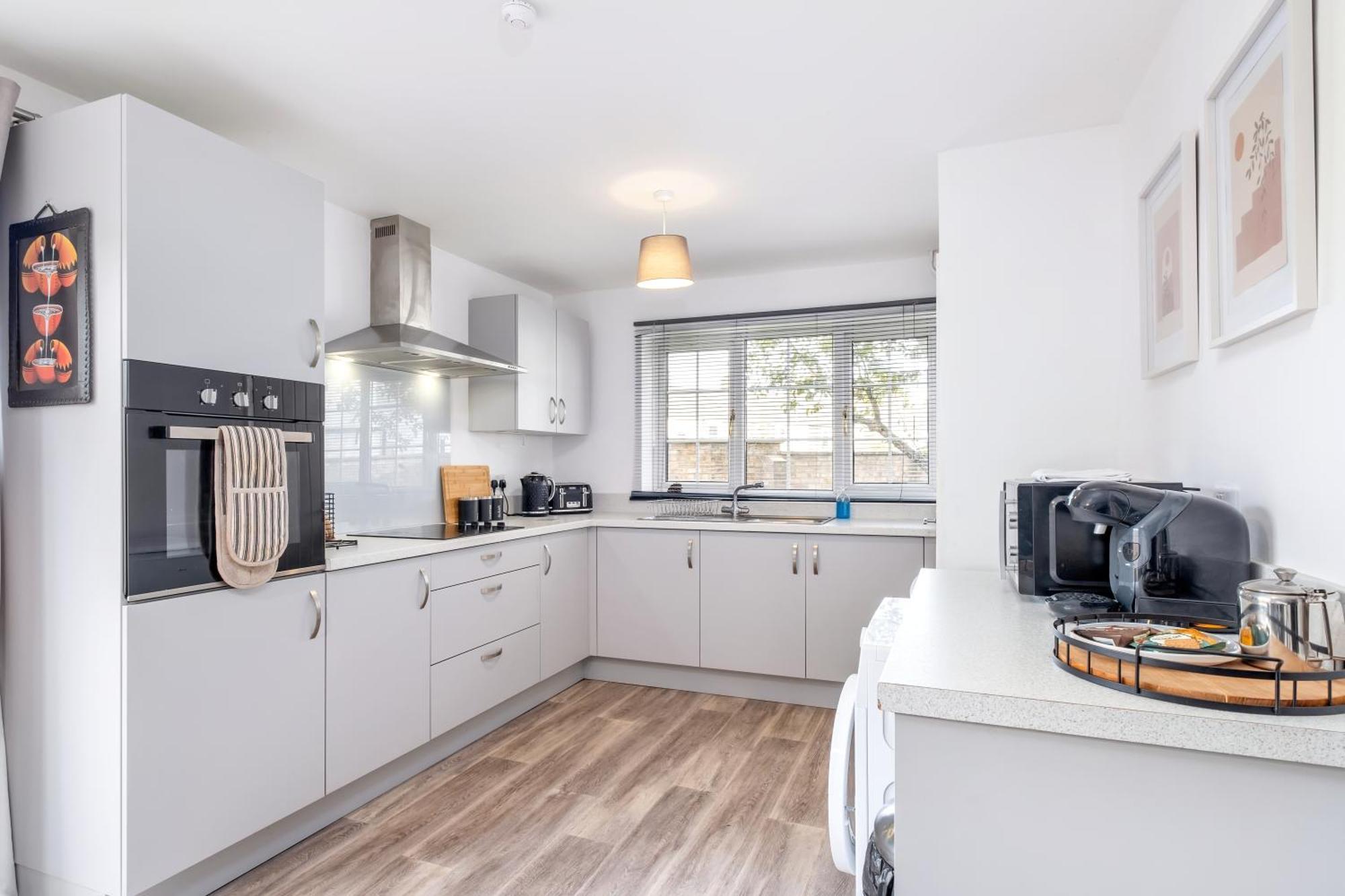 Holiday home Comfortable & Convenient 3 Bedroom House - Perfect For Contractors And Leisure Guests - Sleeps Up To 5 *