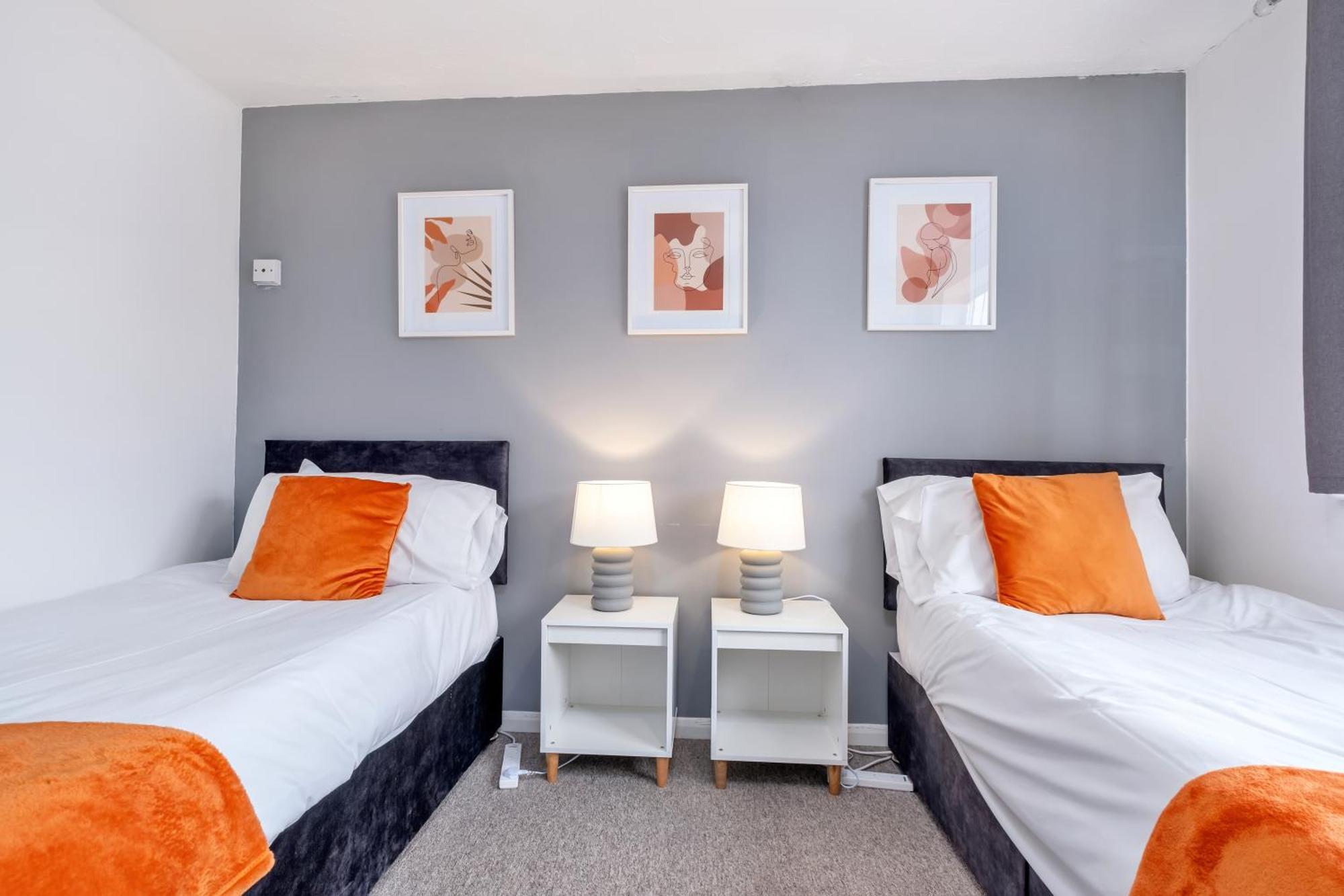 Comfortable & Convenient 3 Bedroom House - Perfect For Contractors And Leisure Guests - Sleeps Up To 5 * Peterborough
