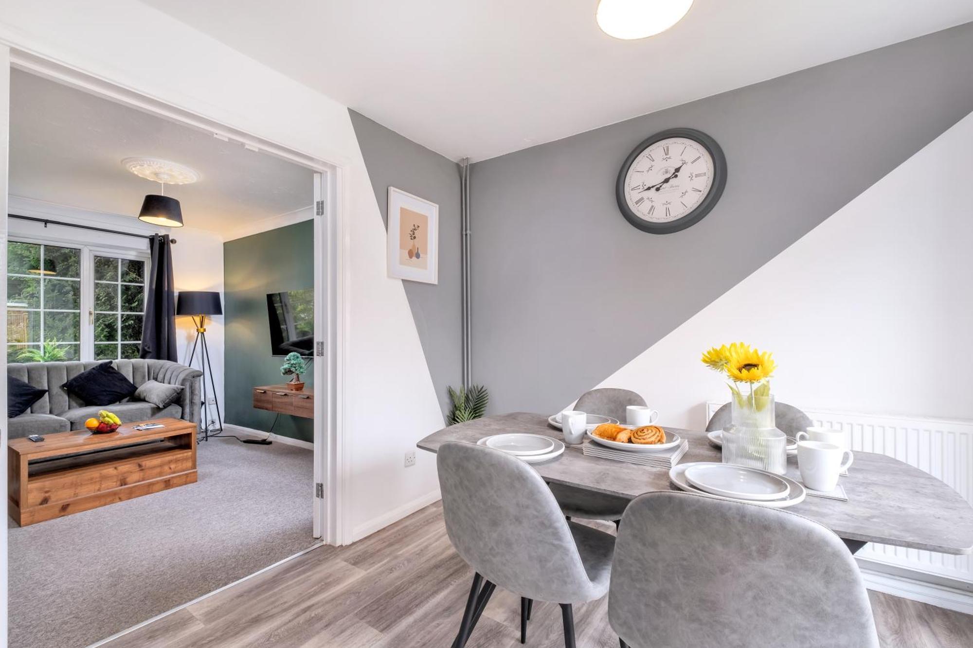 Holiday home Comfortable & Convenient 3 Bedroom House - Perfect For Contractors And Leisure Guests - Sleeps Up To 5 *