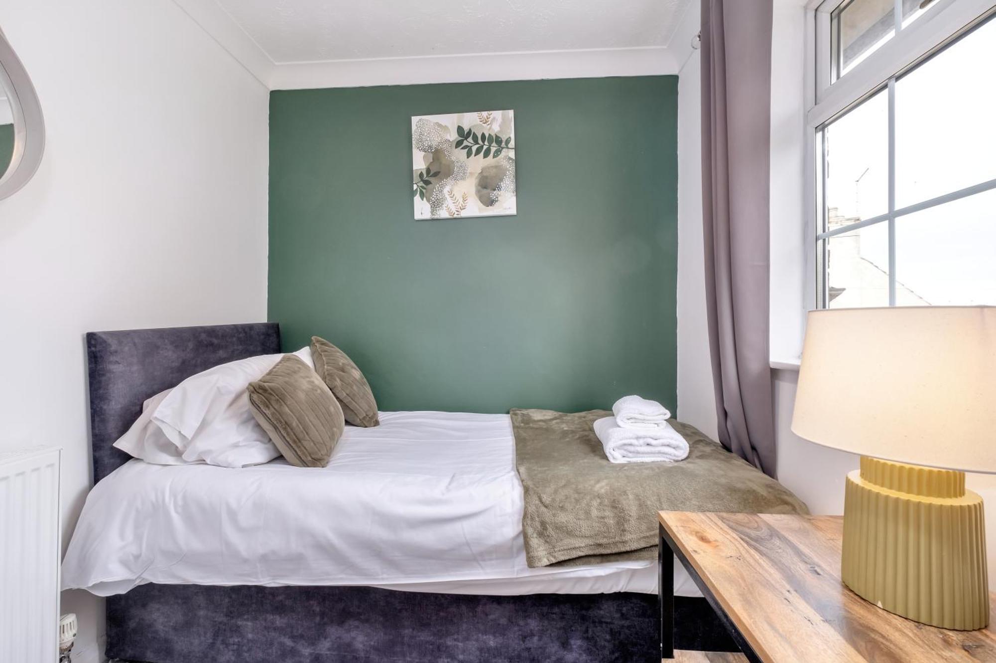 Comfortable & Convenient 3 Bedroom House - Perfect For Contractors And Leisure Guests - Sleeps Up To 5