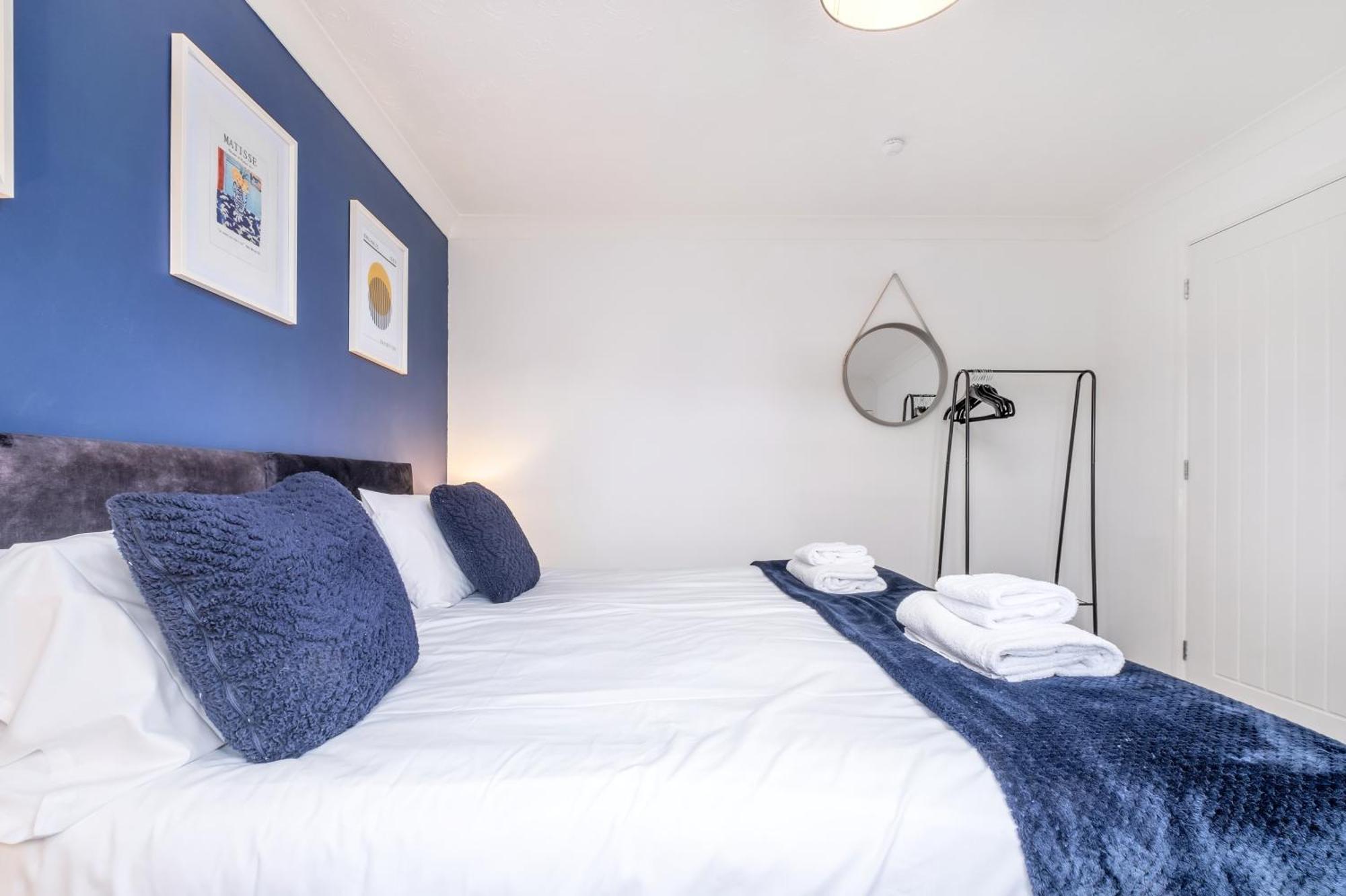 Comfortable & Convenient 3 Bedroom House - Perfect For Contractors And Leisure Guests - Sleeps Up To 5 *