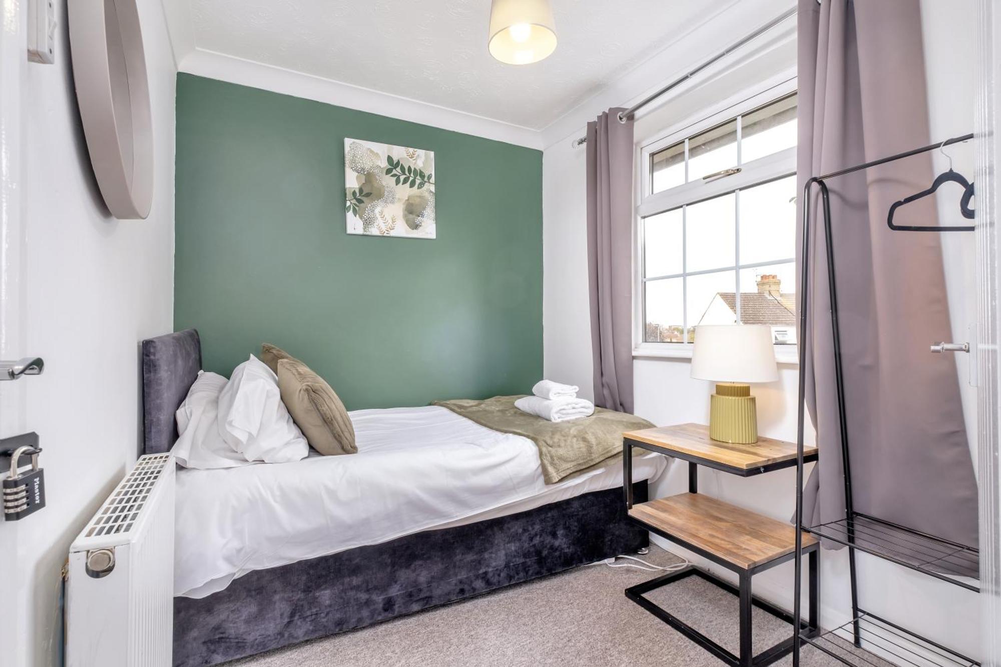Comfortable & Convenient 3 Bedroom House - Perfect For Contractors And Leisure Guests - Sleeps Up To 5 Holiday home