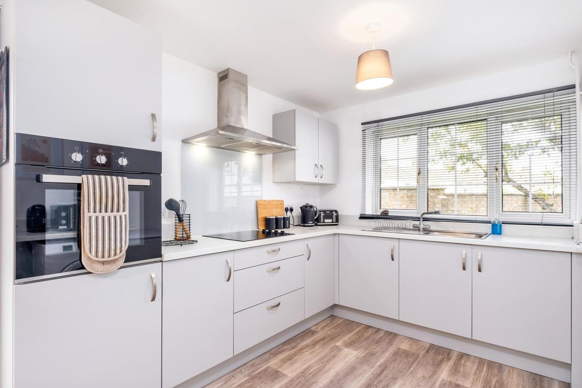 Holiday home Comfortable & Convenient 3 Bedroom House - Perfect For Contractors And Leisure Guests - Sleeps Up To 5 *