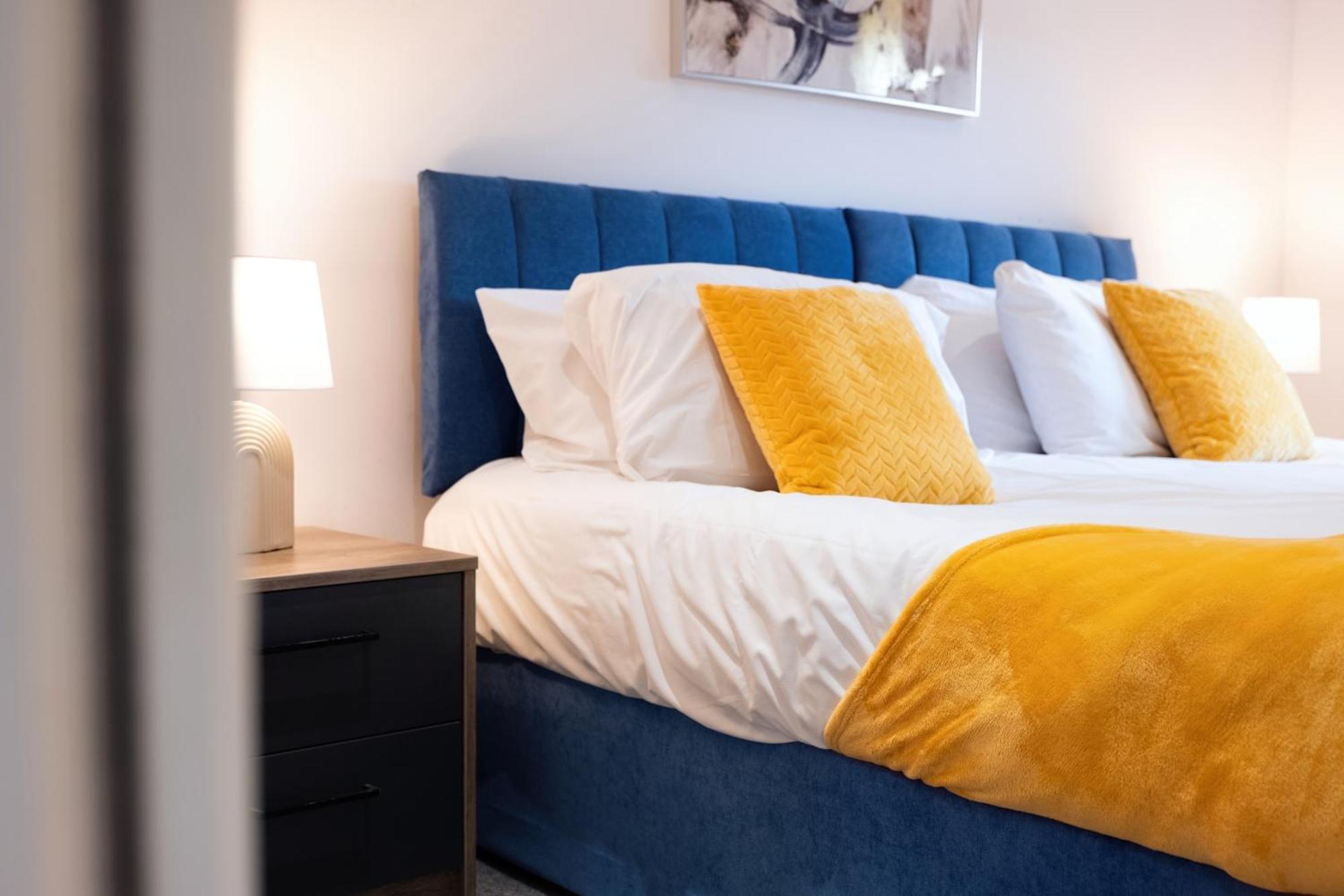 Perfect For Contractors And Leisure - Close To Centre - Sleeps Up To 5 Apartment *