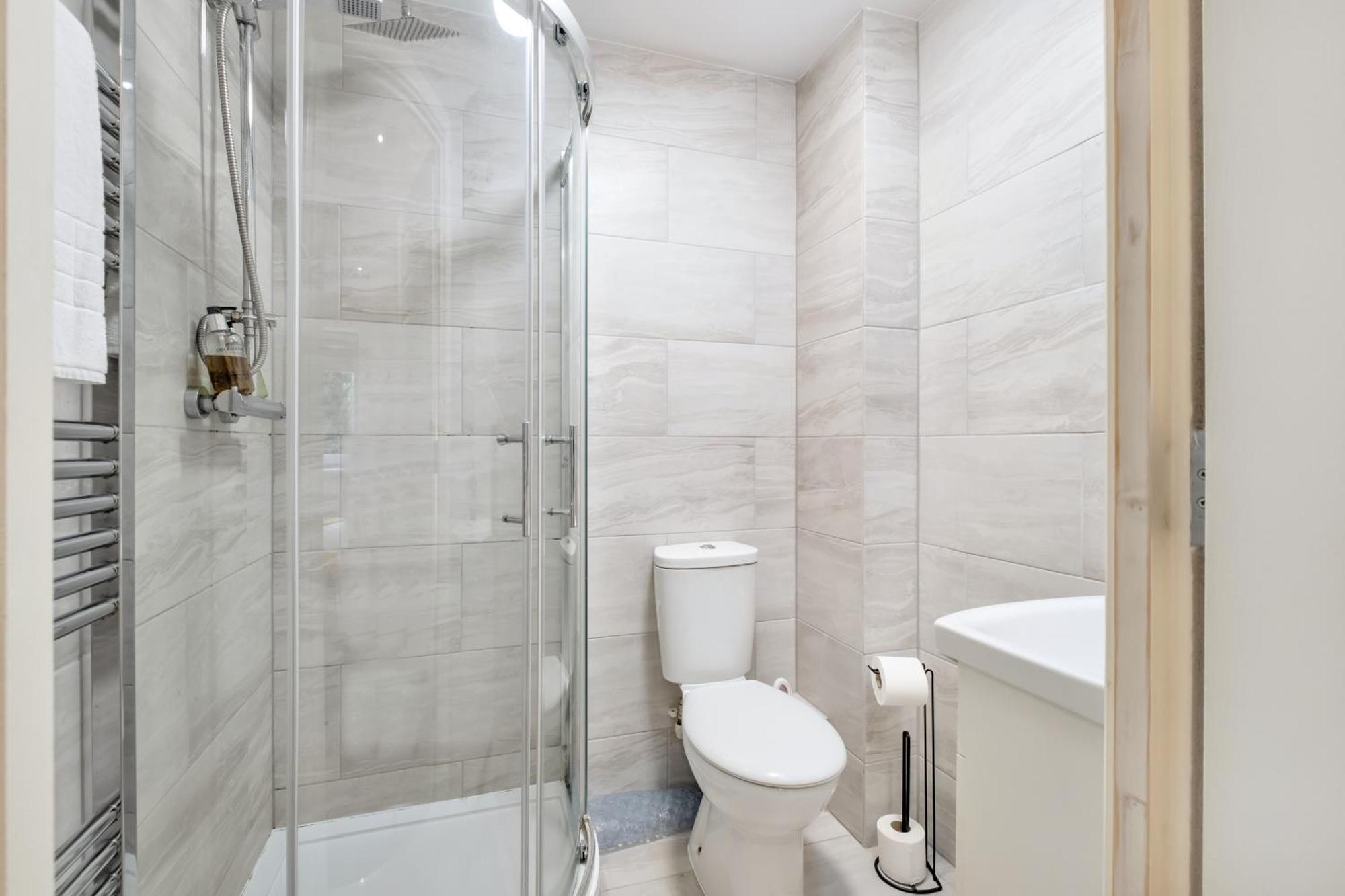 Perfect For Contractors And Leisure - Close To Centre - Sleeps Up To 5 Apartment Peterborough