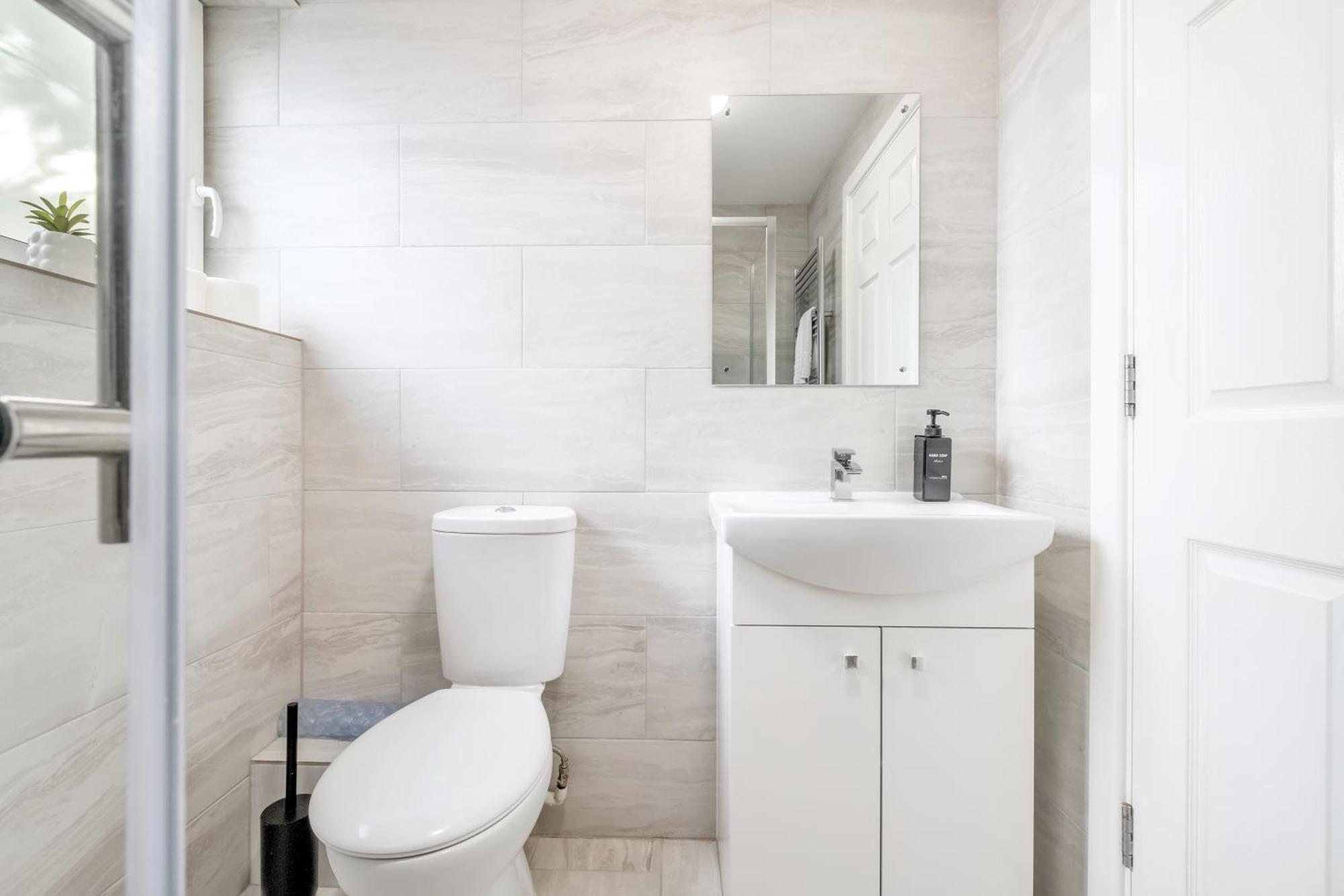 Apartment Perfect For Contractors And Leisure - Close To Centre - Sleeps Up To 5 *