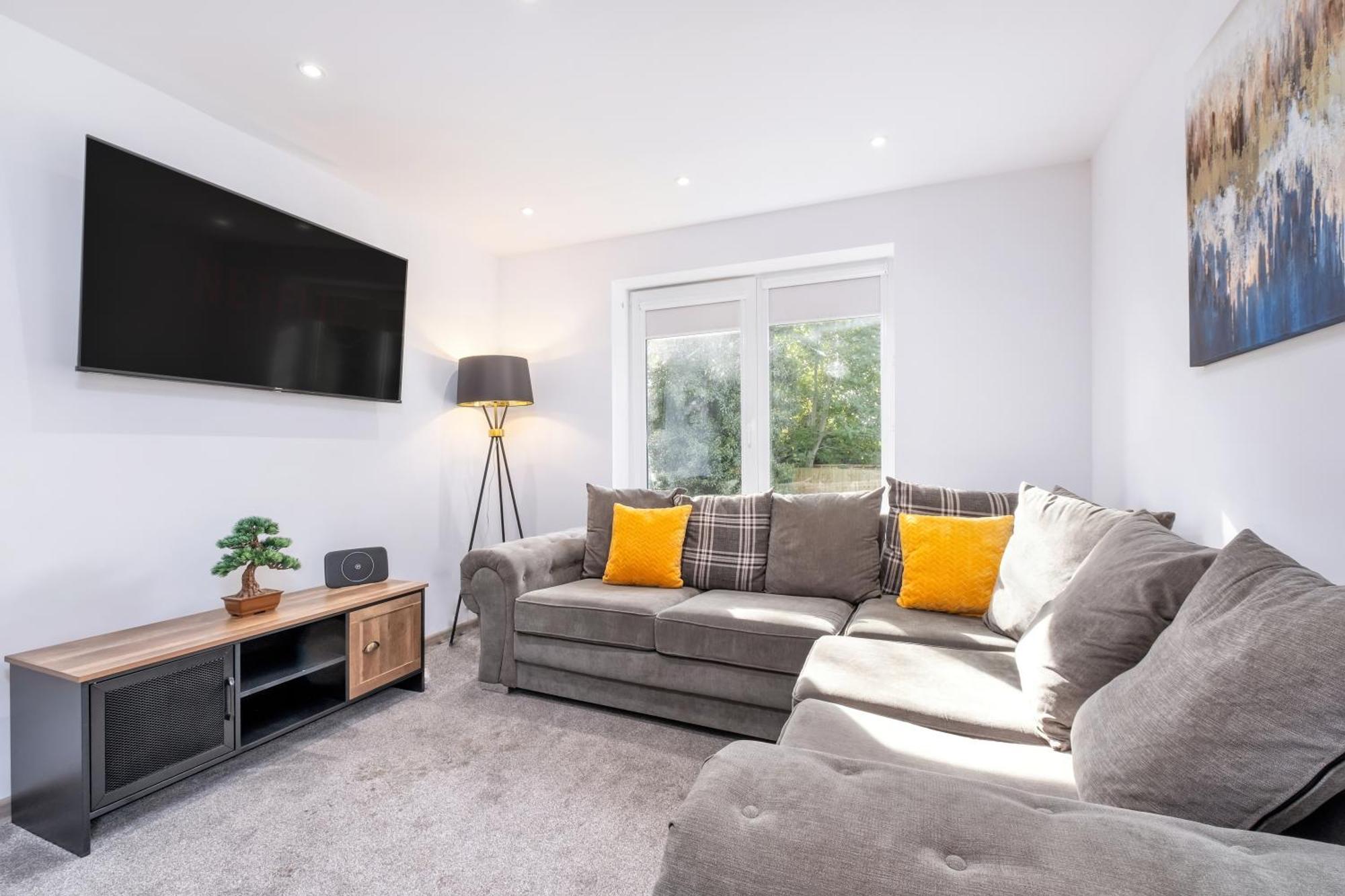 Perfect For Contractors And Leisure - Close To Centre - Sleeps Up To 5