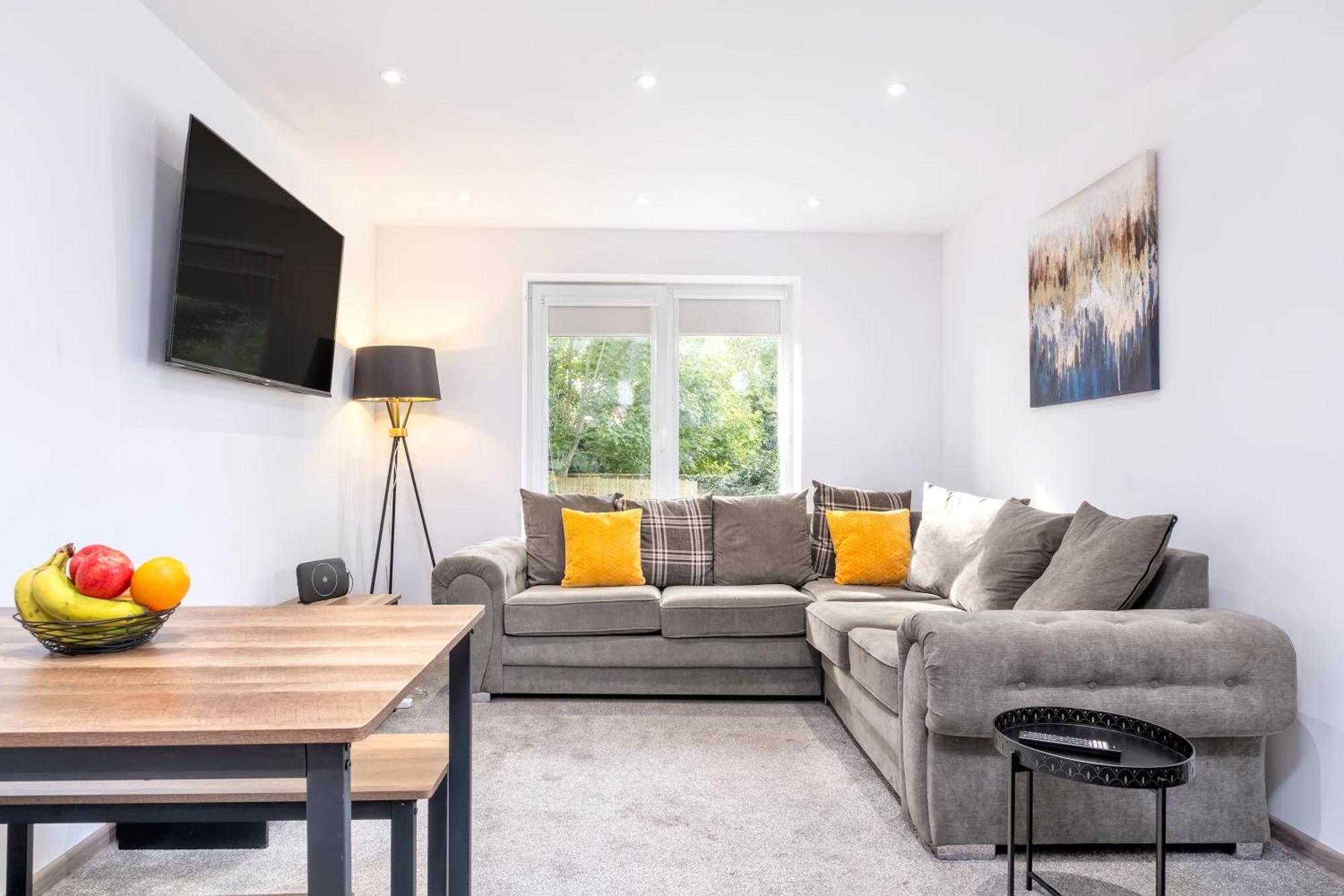 Perfect For Contractors And Leisure - Close To Centre - Sleeps Up To 5 Apartment *