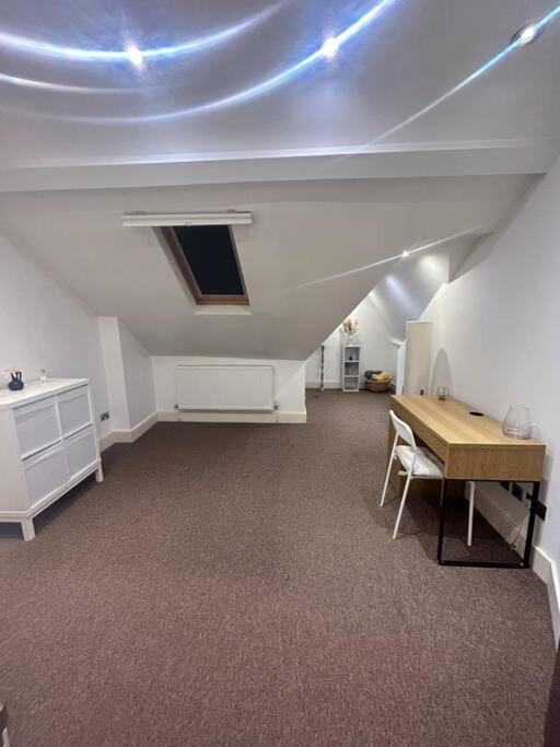 Peaceful 2-bedroom Haven Peterborough