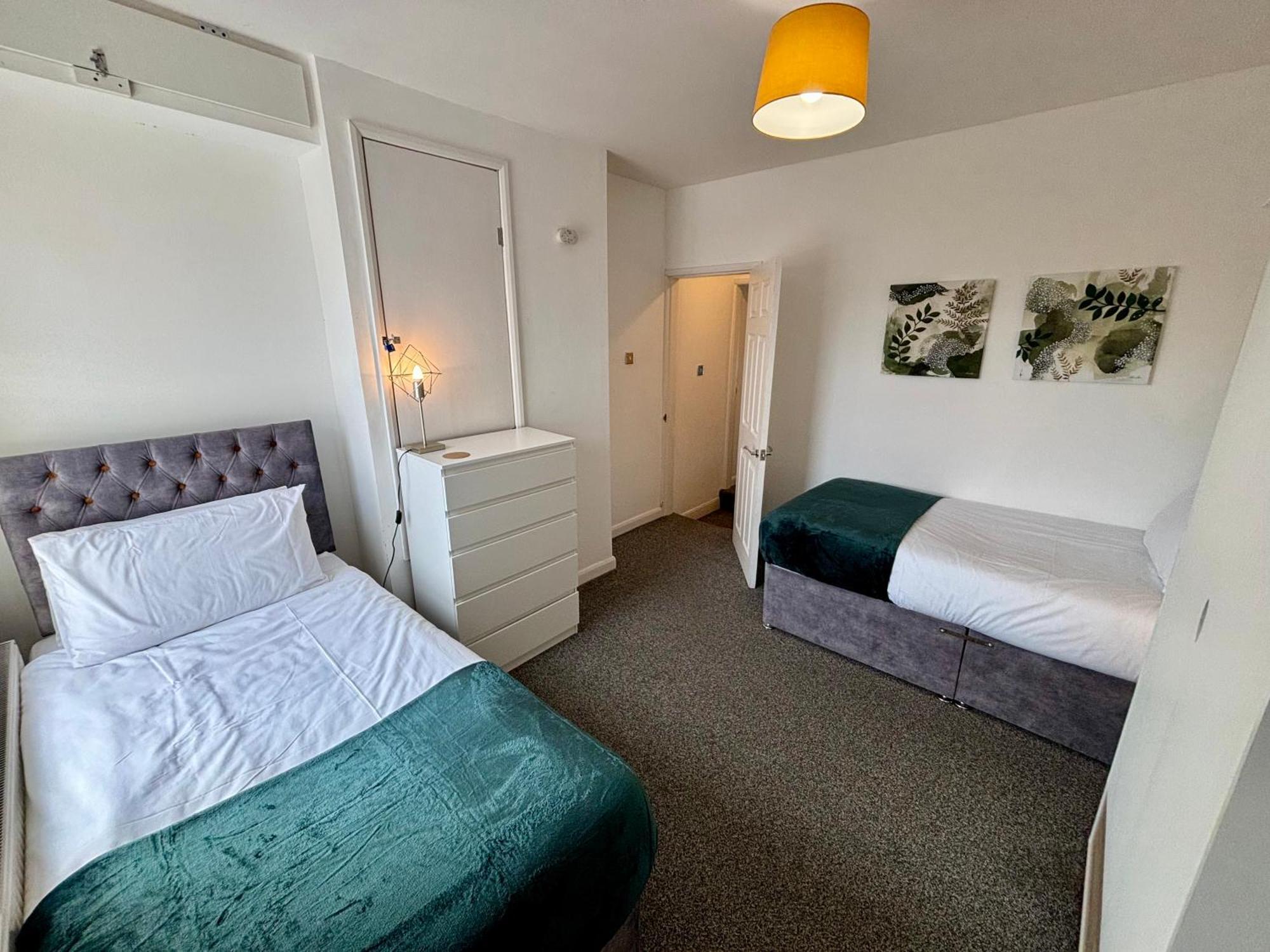 Star Road Home, Location, Free Parking *