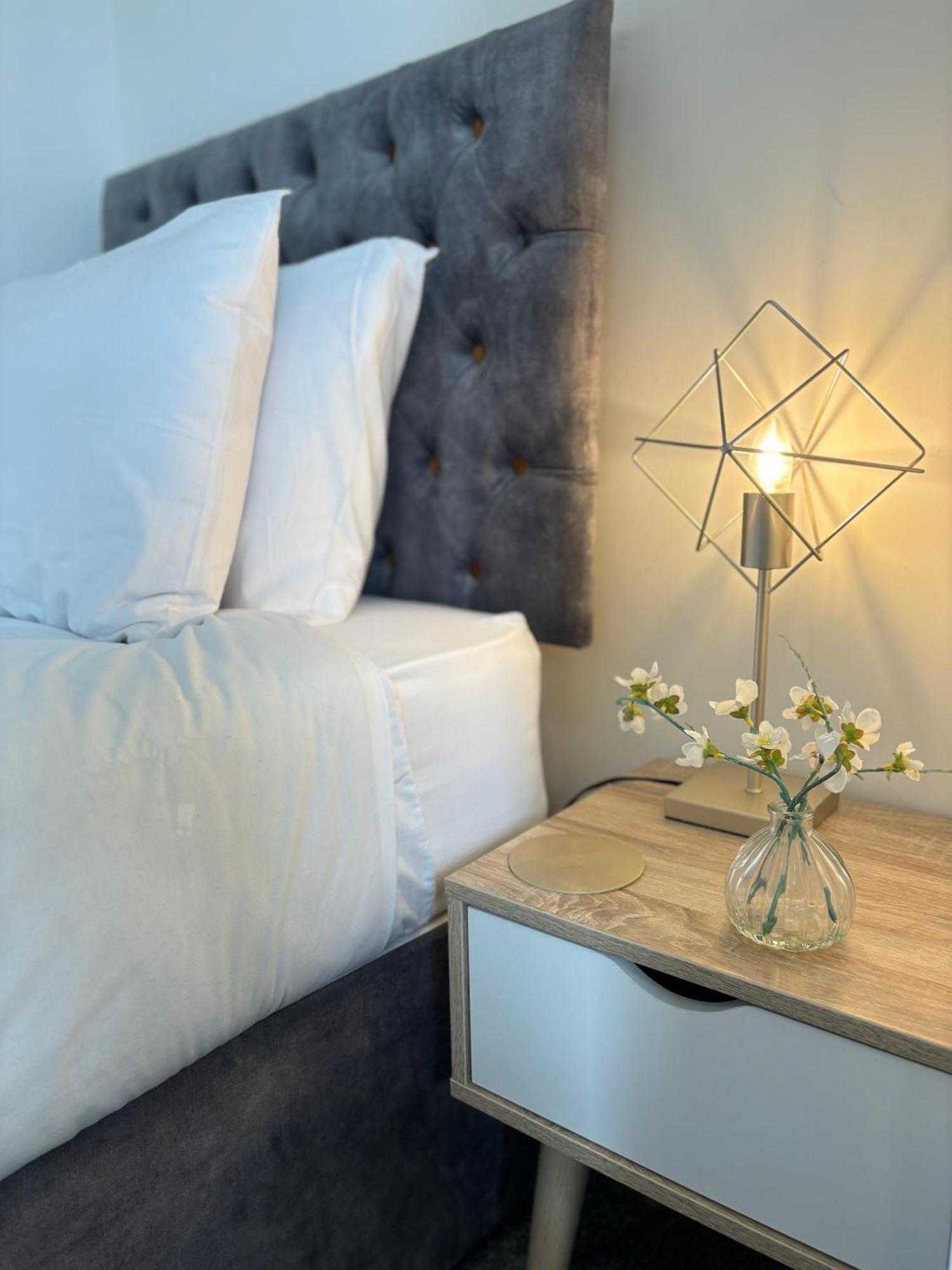 Star Road Home, Location, Free Parking *
