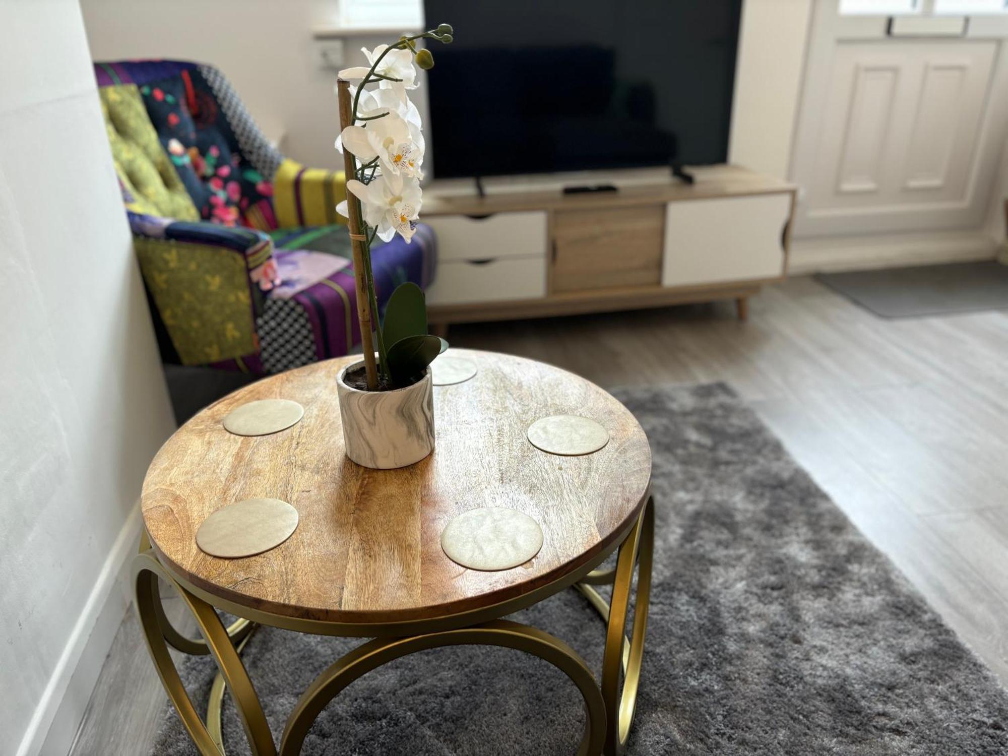 Star Road Home, Location, Free Parking *