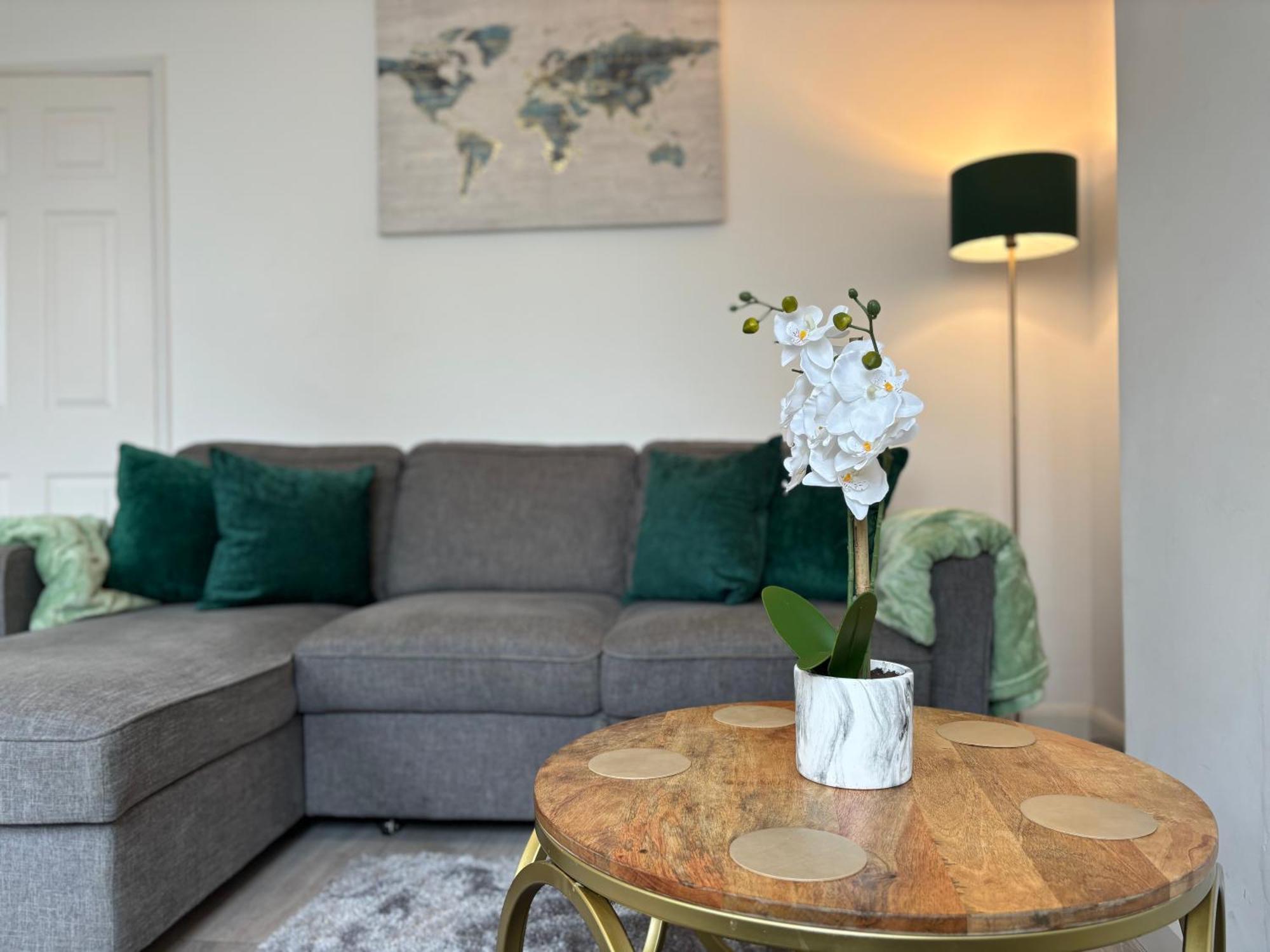 Star Road Home, Location, Free Parking Apartment *