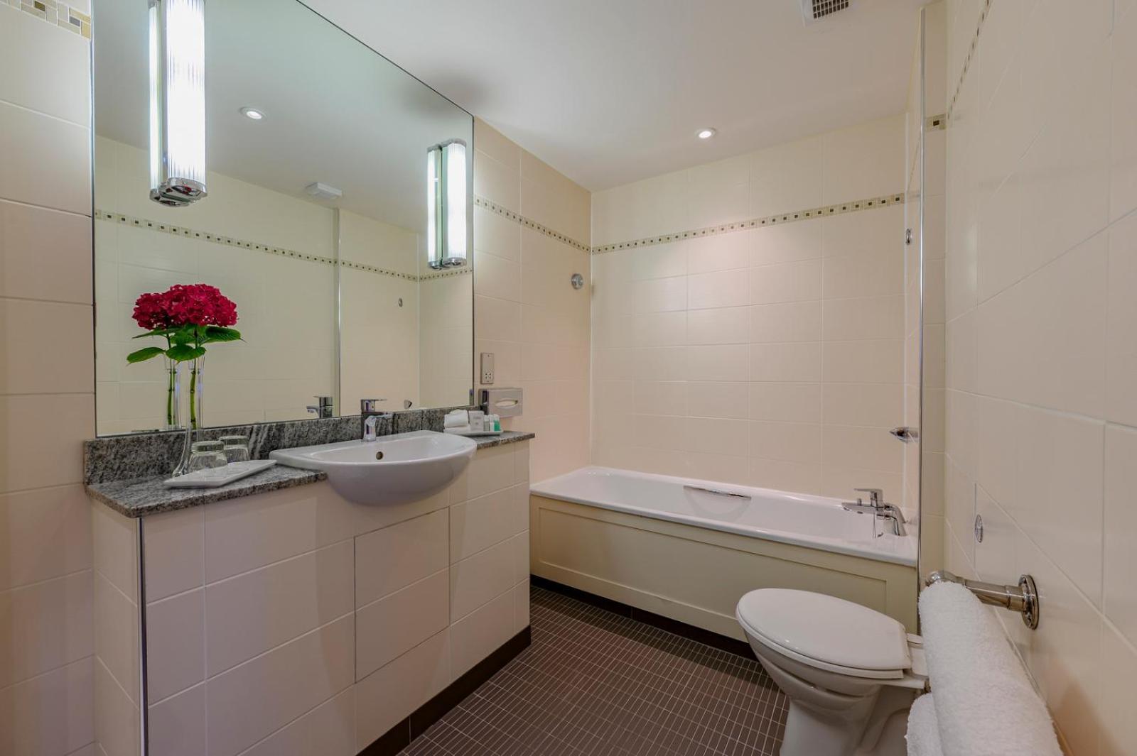 Hotel The Bull Hotel; Sure Collection By Western 4*