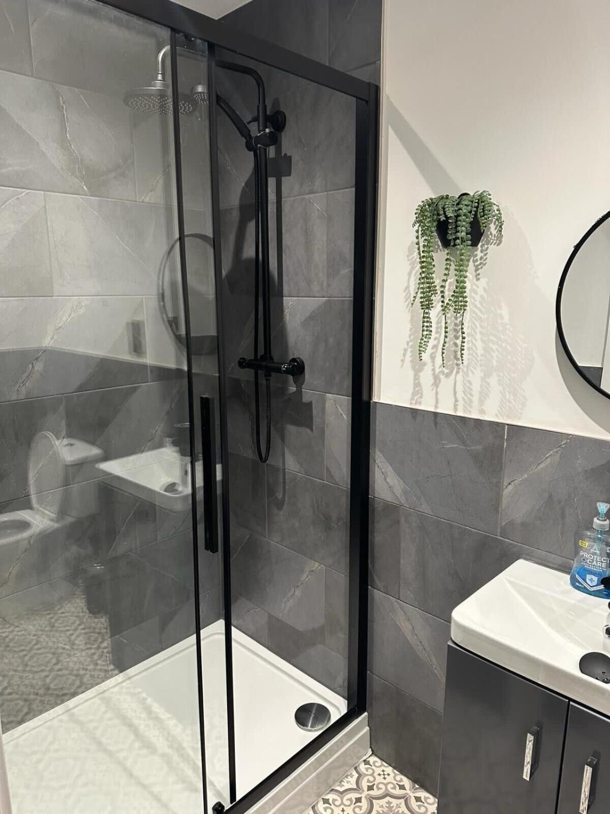 City Centre Apartments - 1 Bed Apartments - 5 Min Walk From Train Station - Designed For Professionals - Free Wifi - Full Kitchen - Sofa Bed - Ideal For Long Work Stays Apartment Peterborough