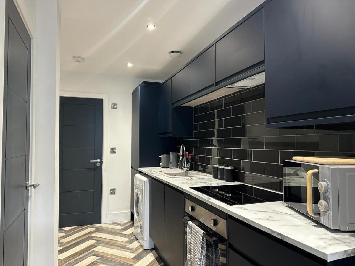 Apartment City Centre Apartments - 1 Bed Apartments - 5 Min Walk From Train Station - Designed For Professionals - Free Wifi - Full Kitchen - Sofa Bed - Ideal For Long Work Stays Peterborough