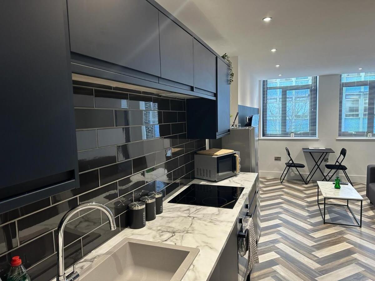 Apartment City Centre Apartments - 1 Bed Apartments - 5 Min Walk From Train Station - Designed For Professionals - Free Wifi - Full Kitchen - Sofa Bed - Ideal For Long Work Stays