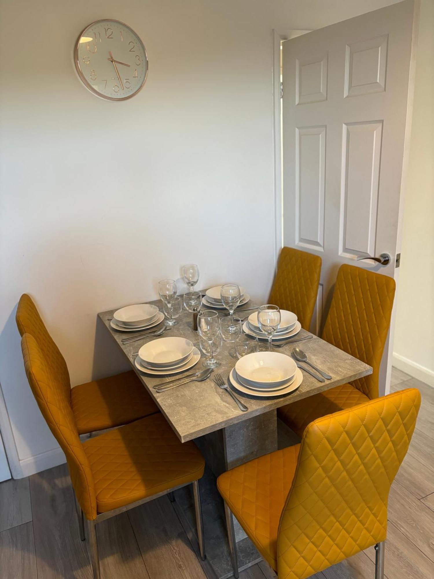Star Road Home, Location, Free Parking