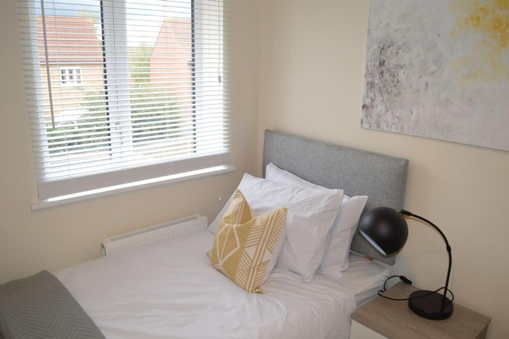 Contractor - Sleeps 7 - * Peterborough