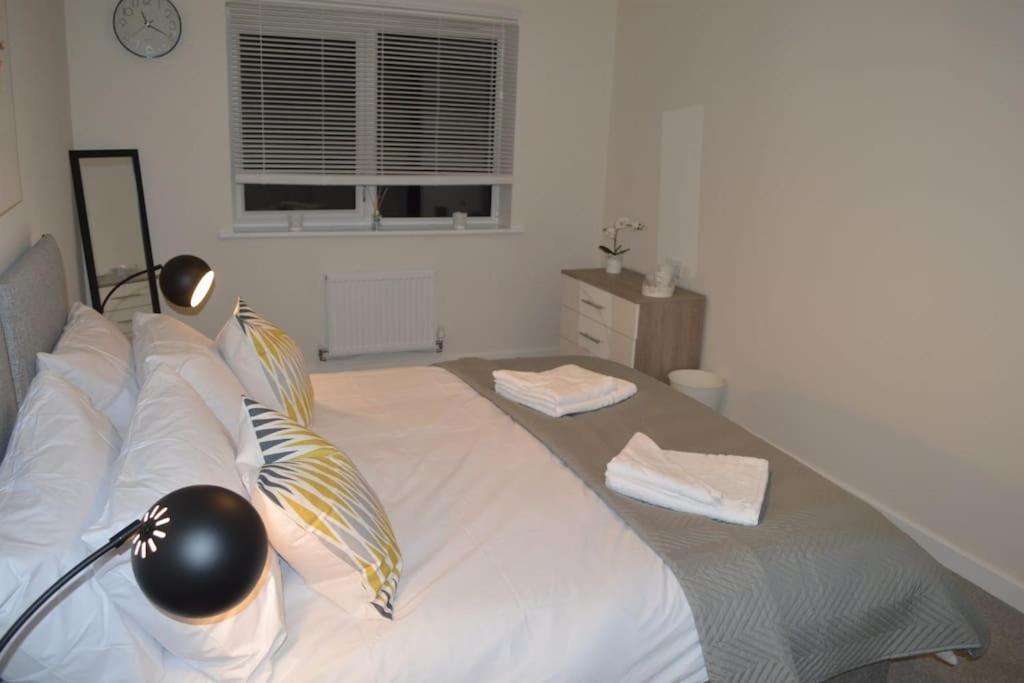 Contractor - Sleeps 7 - * Peterborough