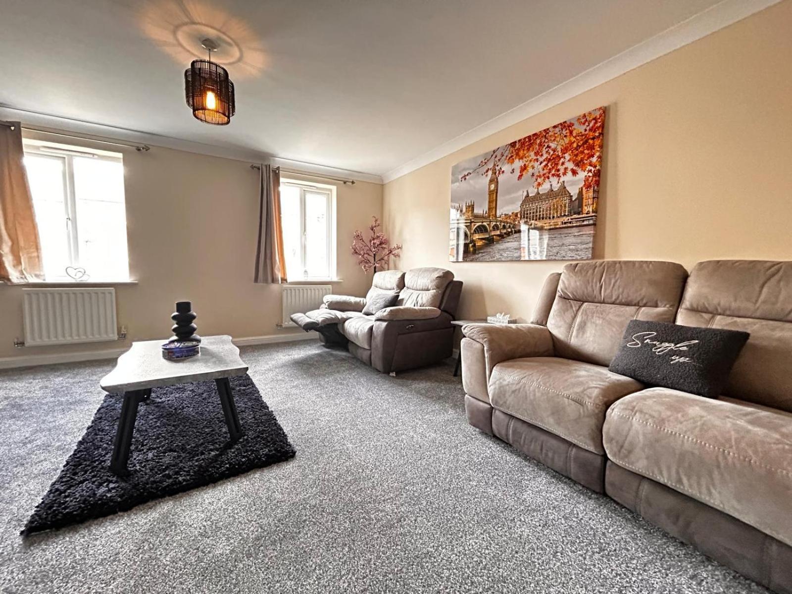 Luxurious Stay, Spacious & Chic Holiday home Peterborough