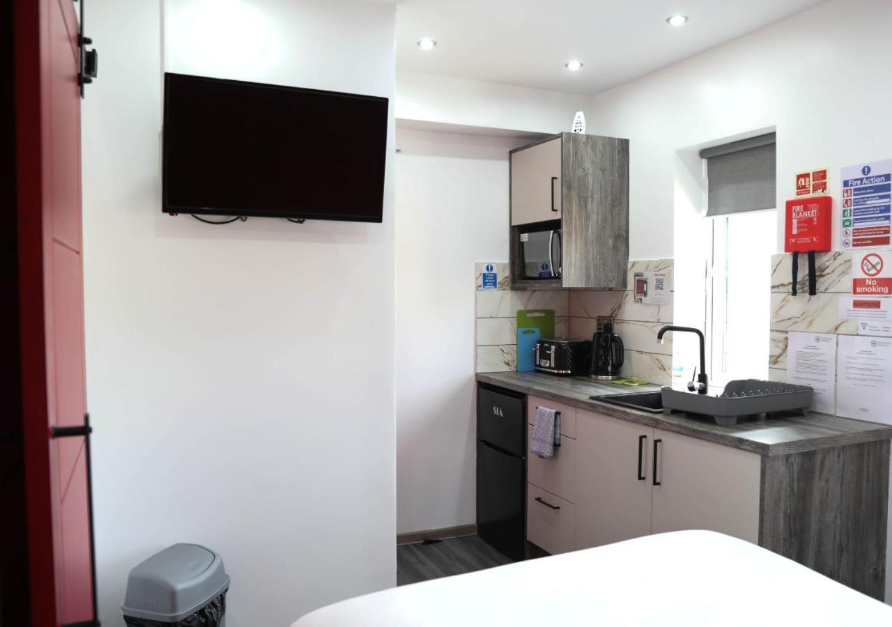 Pe2 Suites: Private With Kitchenettes For Flexible * Peterborough