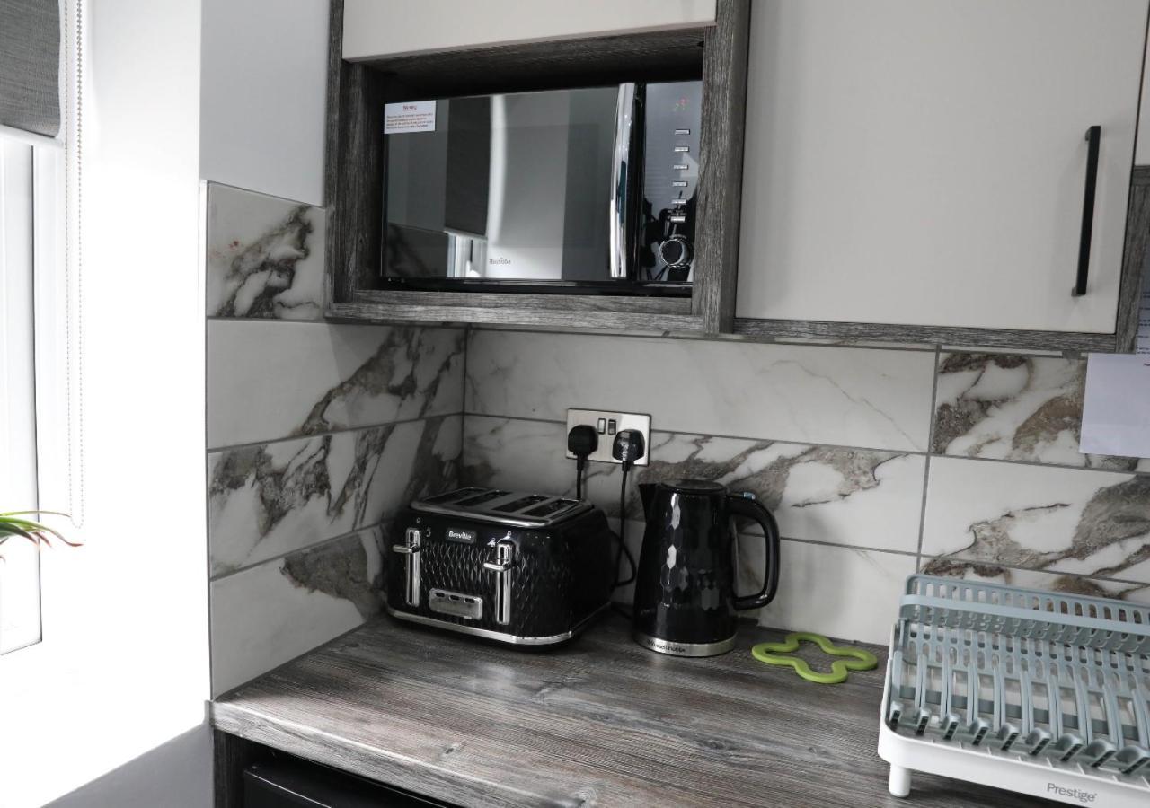 Pe2 Suites: Private With Kitchenettes For Flexible * Peterborough