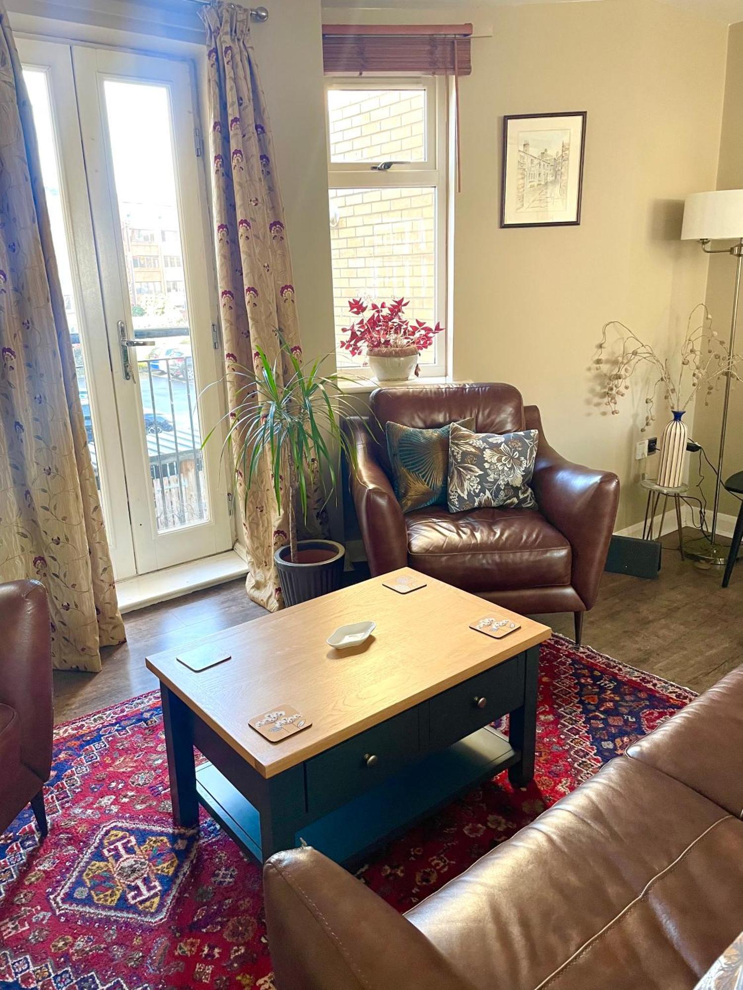 Luxurious Two-bedroom In The Centre Of * Peterborough