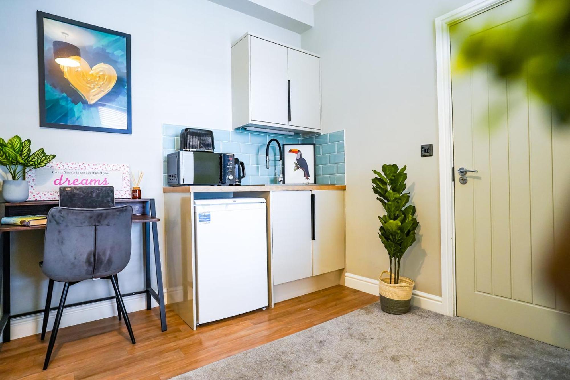 The Centre - - Contractor Friendly - Free Wifi - Smart Tv - Desk Space - Well Designed - Ideal For Long Work Peterborough