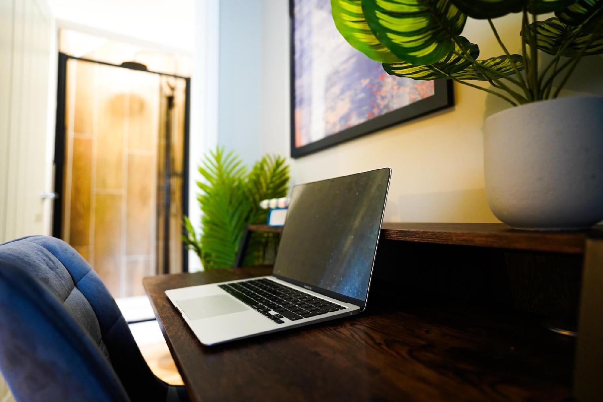 The Centre - - Contractor Friendly - Free Wifi - Smart Tv - Desk Space - Well Designed - Ideal For Long Work Apartment *