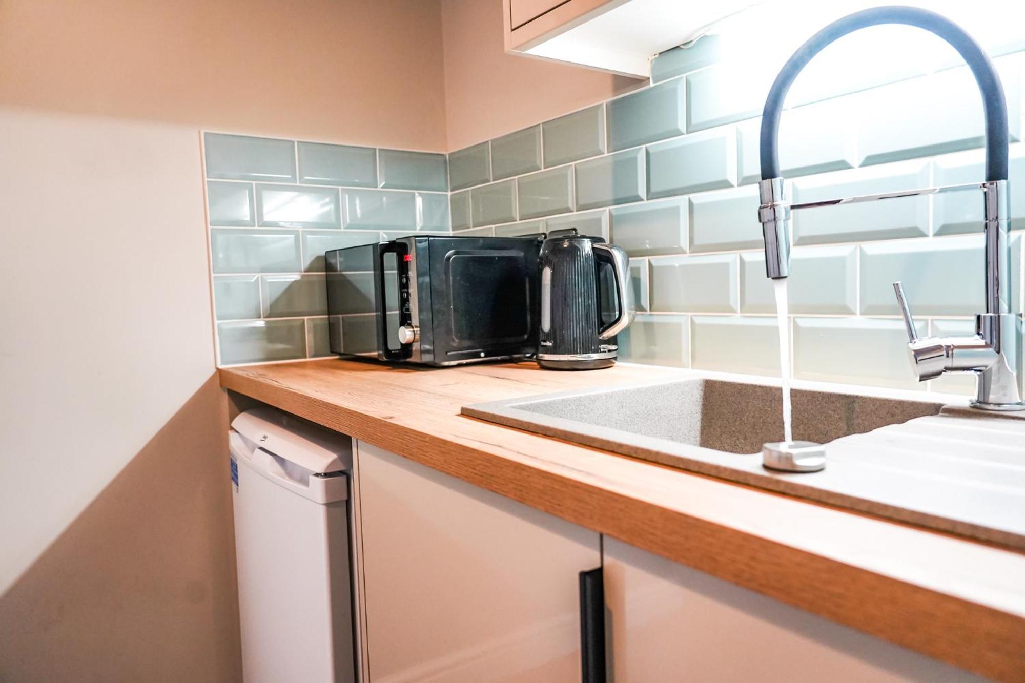 The Centre - - Contractor Friendly - Free Wifi - Smart Tv - Desk Space - Well Designed - Ideal For Long Work Apartment *