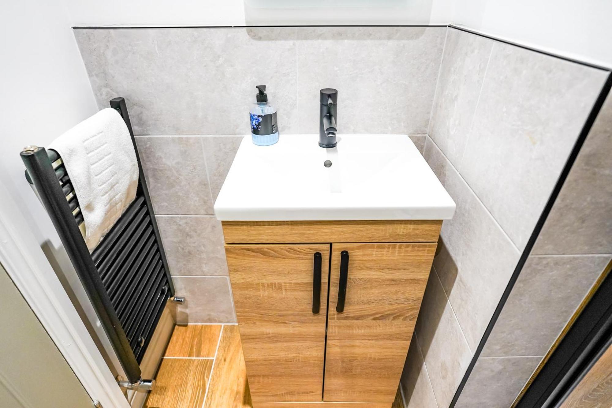 The Centre - - Contractor Friendly - Free Wifi - Smart Tv - Desk Space - Well Designed - Ideal For Long Work Apartment Peterborough