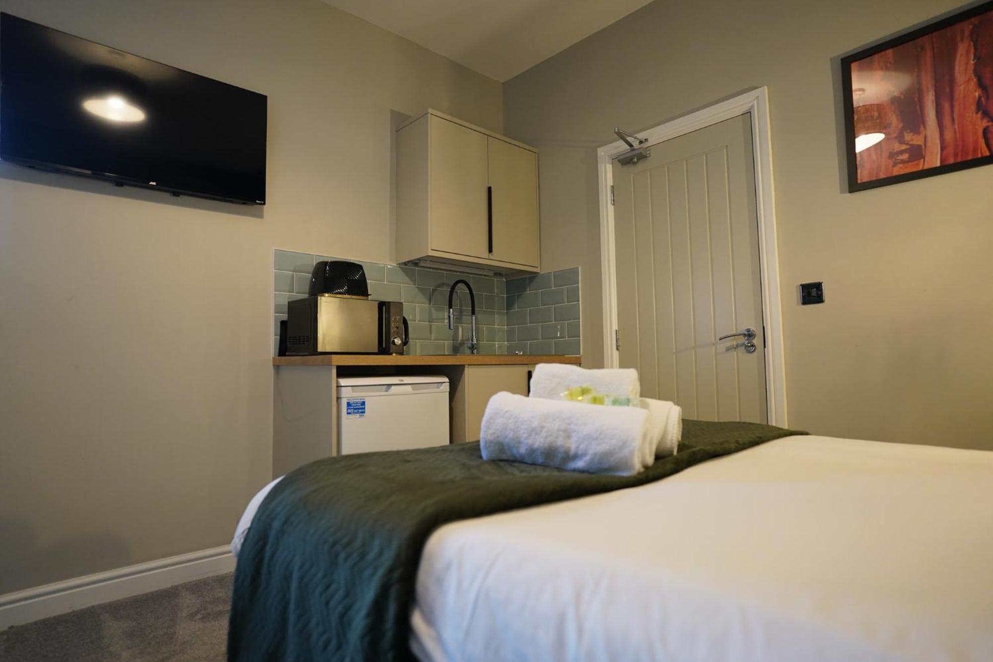 The Centre - - Contractor Friendly - Free Wifi - Smart Tv - Desk Space - Well Designed - Ideal For Long Work * Peterborough