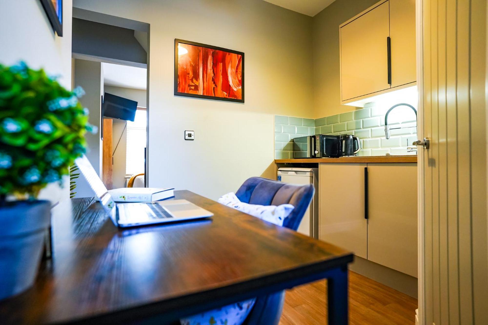 The Centre - - Contractor Friendly - Free Wifi - Smart Tv - Desk Space - Well Designed - Ideal For Long Work Apartment