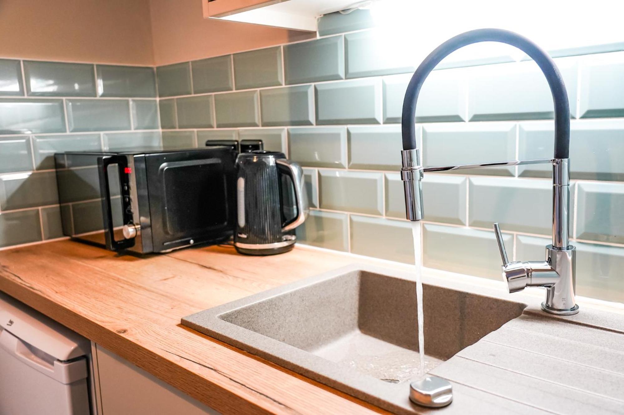 Apartment The Centre - - Contractor Friendly - Free Wifi - Smart Tv - Desk Space - Well Designed - Ideal For Long Work *