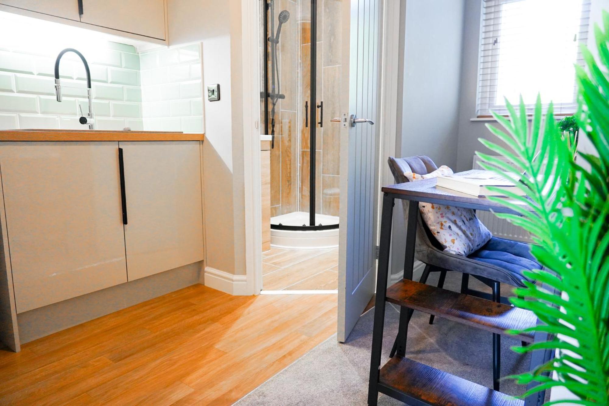 Apartment The Centre - - Contractor Friendly - Free Wifi - Smart Tv - Desk Space - Well Designed - Ideal For Long Work Peterborough