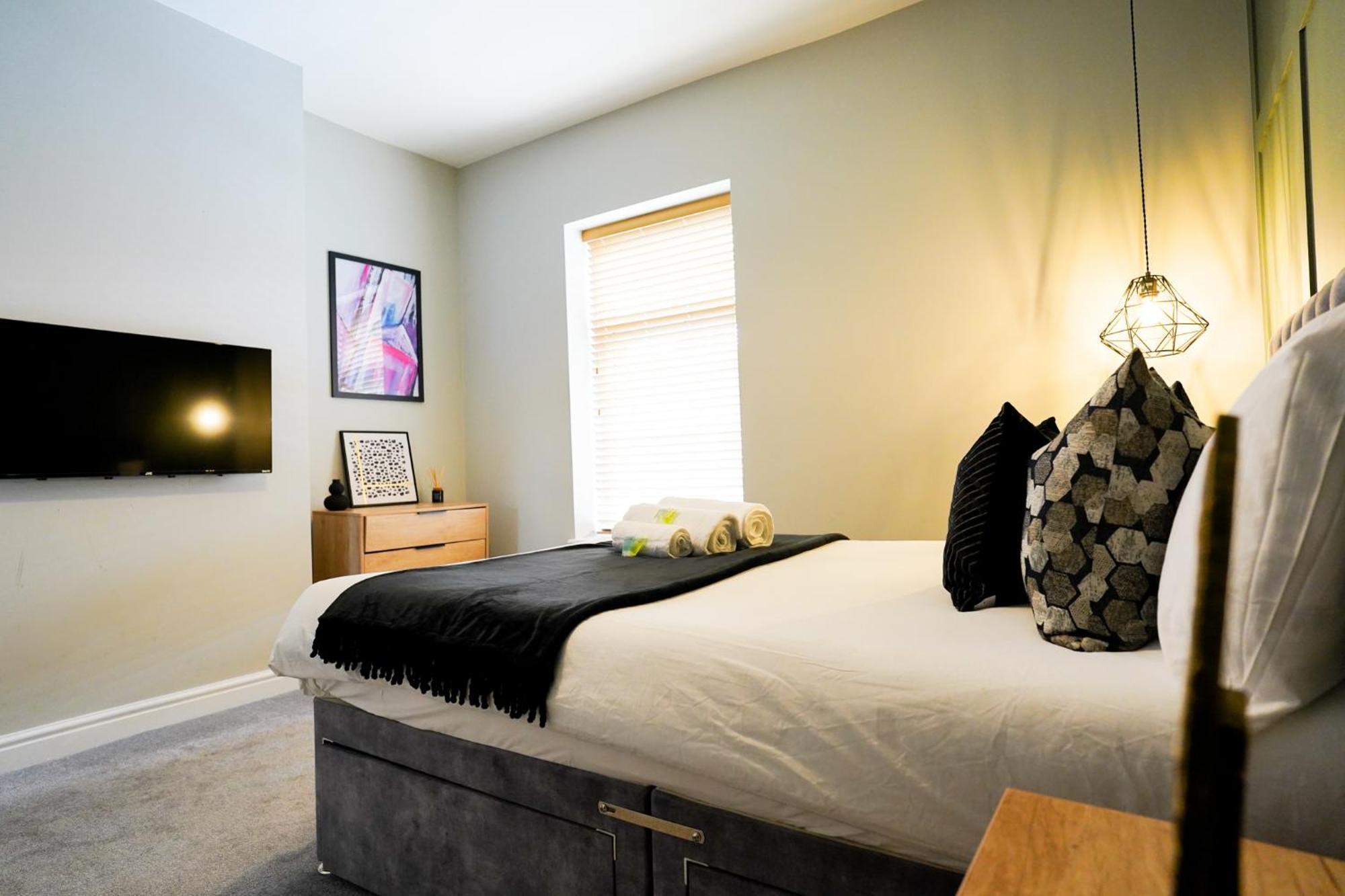 The Centre - - Contractor Friendly - Free Wifi - Smart Tv - Desk Space - Well Designed - Ideal For Long Work Peterborough