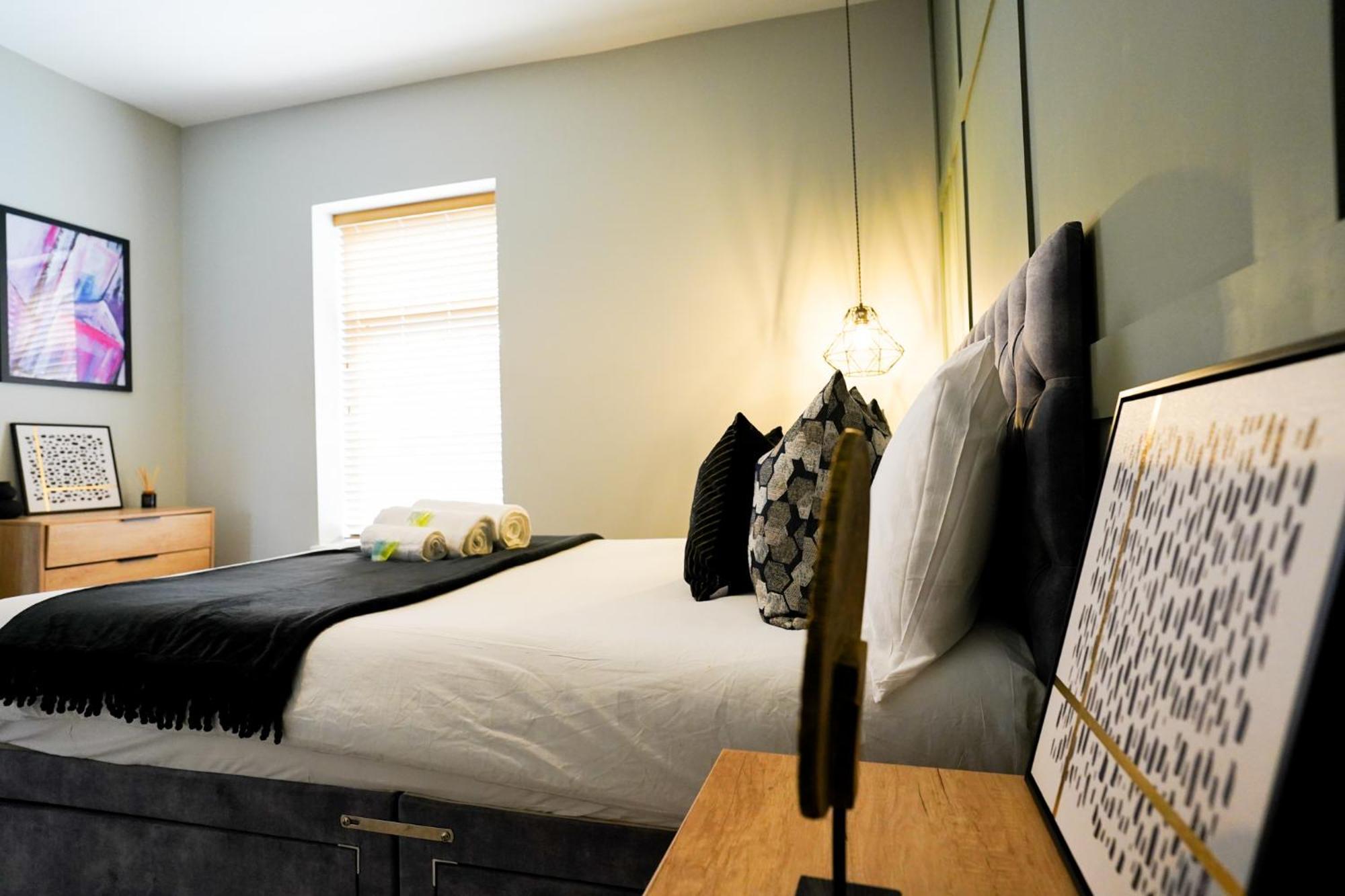 The Centre - - Contractor Friendly - Free Wifi - Smart Tv - Desk Space - Well Designed - Ideal For Long Work Apartment
