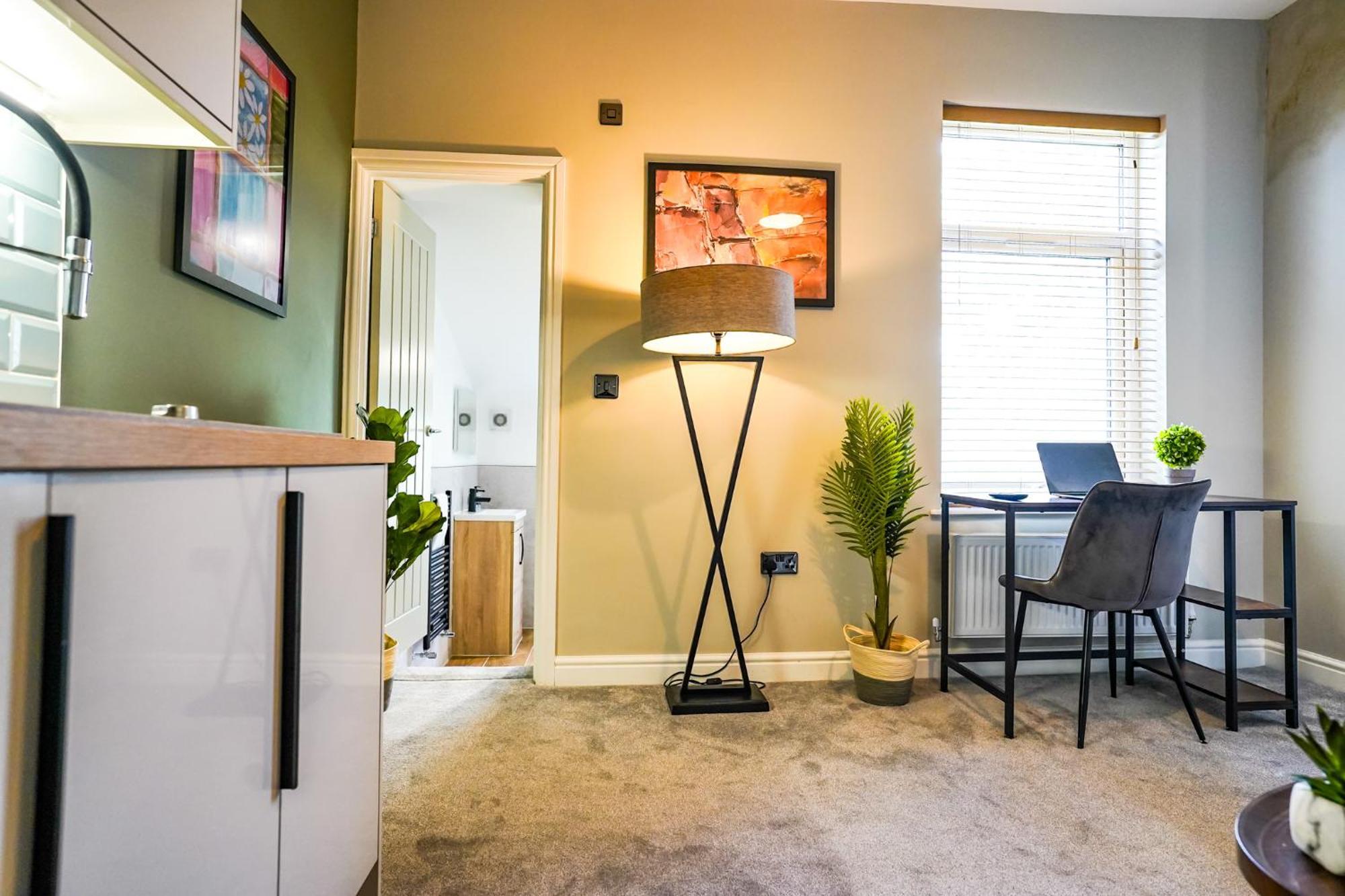 The Centre - - Contractor Friendly - Free Wifi - Smart Tv - Desk Space - Well Designed - Ideal For Long Work *