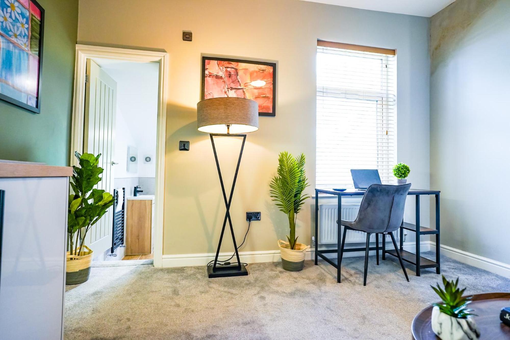 Apartment The Centre - - Contractor Friendly - Free Wifi - Smart Tv - Desk Space - Well Designed - Ideal For Long Work
