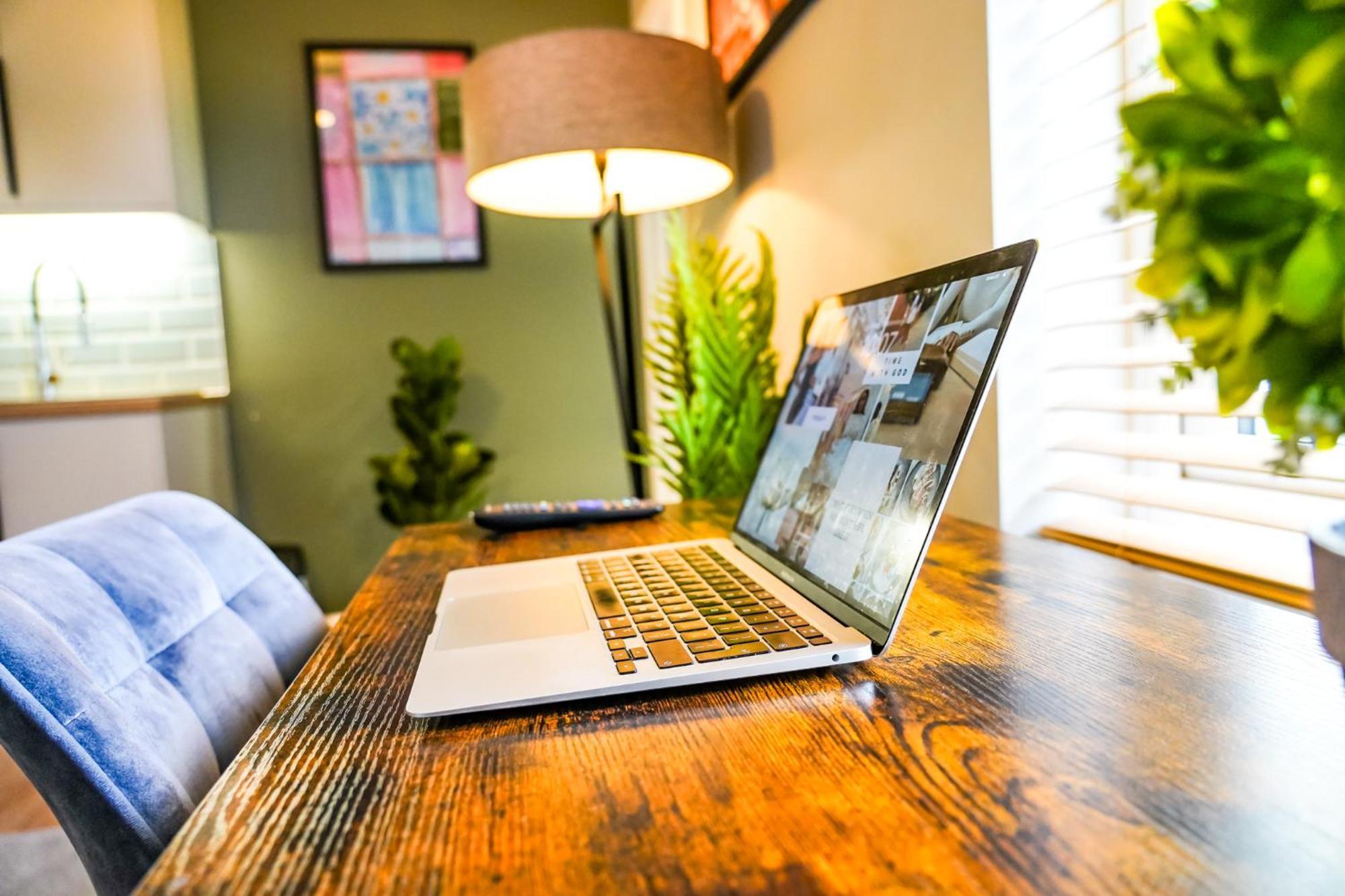 The Centre - - Contractor Friendly - Free Wifi - Smart Tv - Desk Space - Well Designed - Ideal For Long Work Apartment